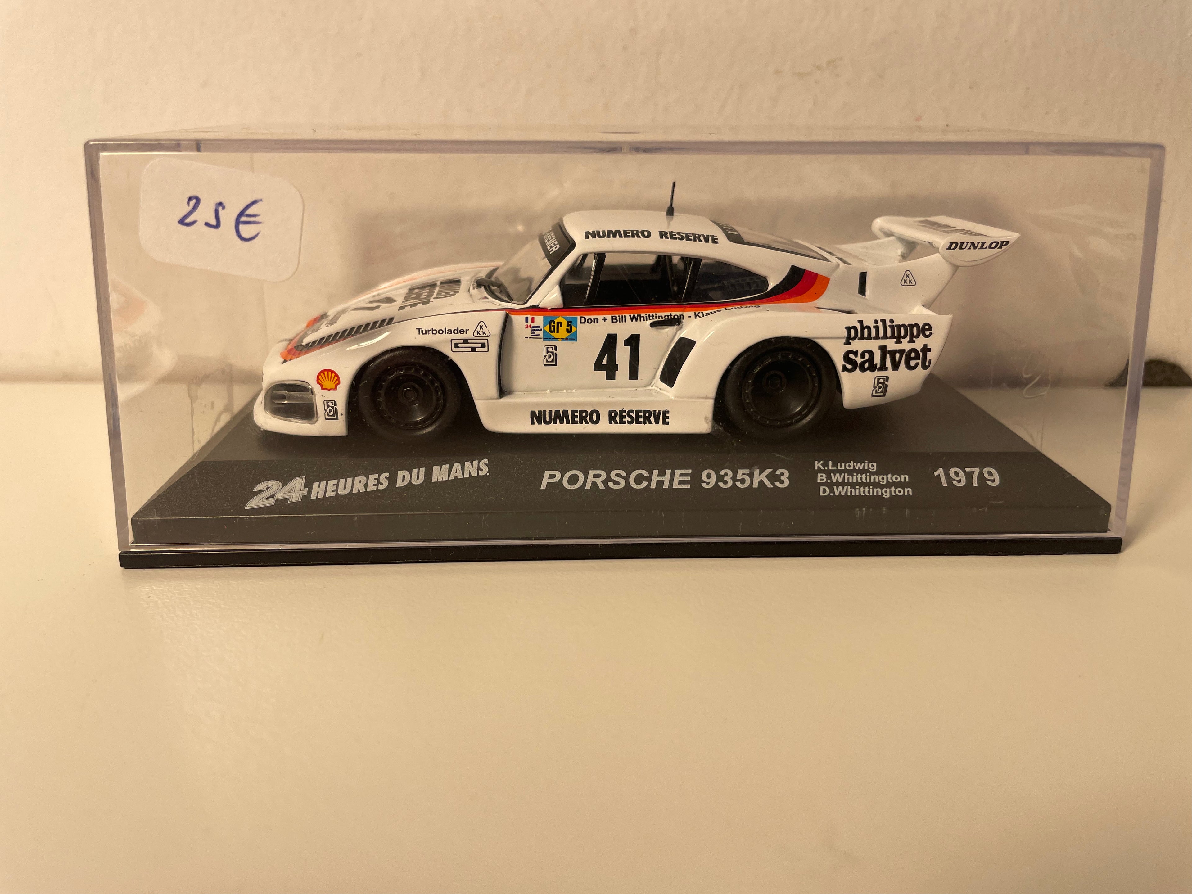 Białe Porsche 935K3 numer 41 (24-godzinny wyścig Le Mans z 1979 r.)