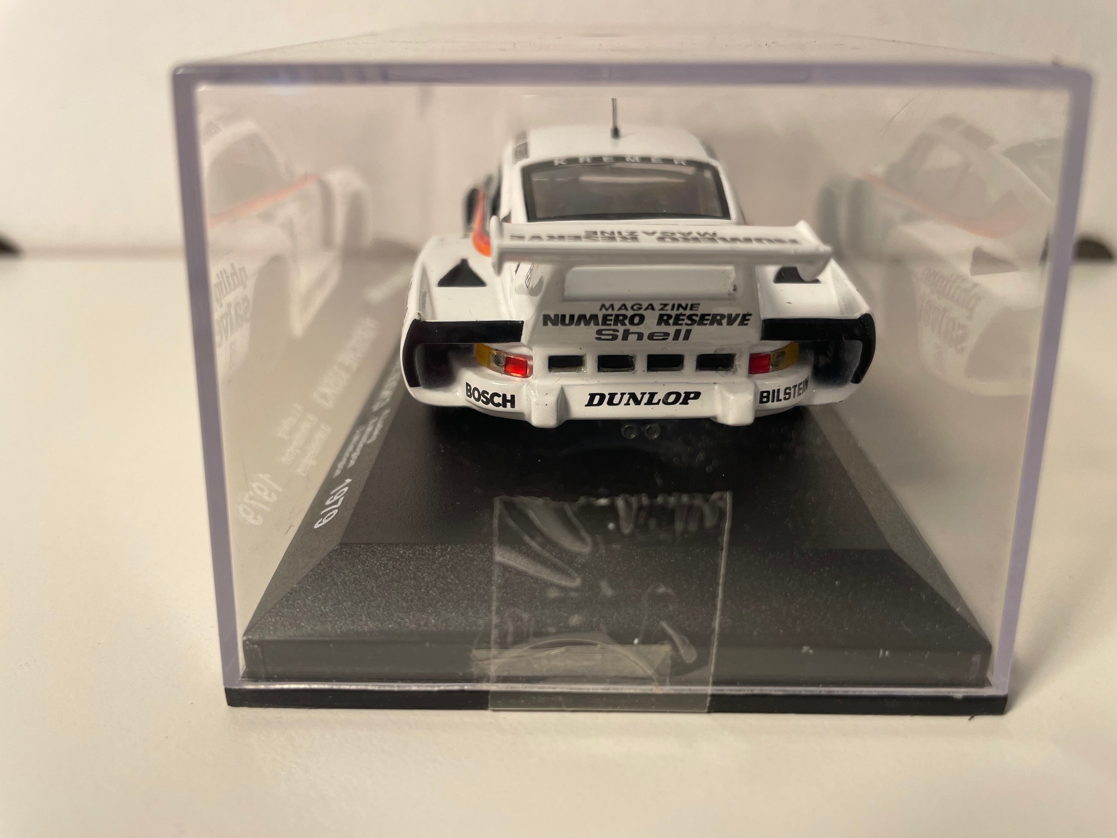 Białe Porsche 935K3 numer 41 (24-godzinny wyścig Le Mans z 1979 r.)