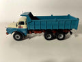 Camion benne MAN-SAVIEM Schwerhauher 32-256 DHA DE 1958 - camion bleu-vert avec le N°519 sur la cabine (benne longue)