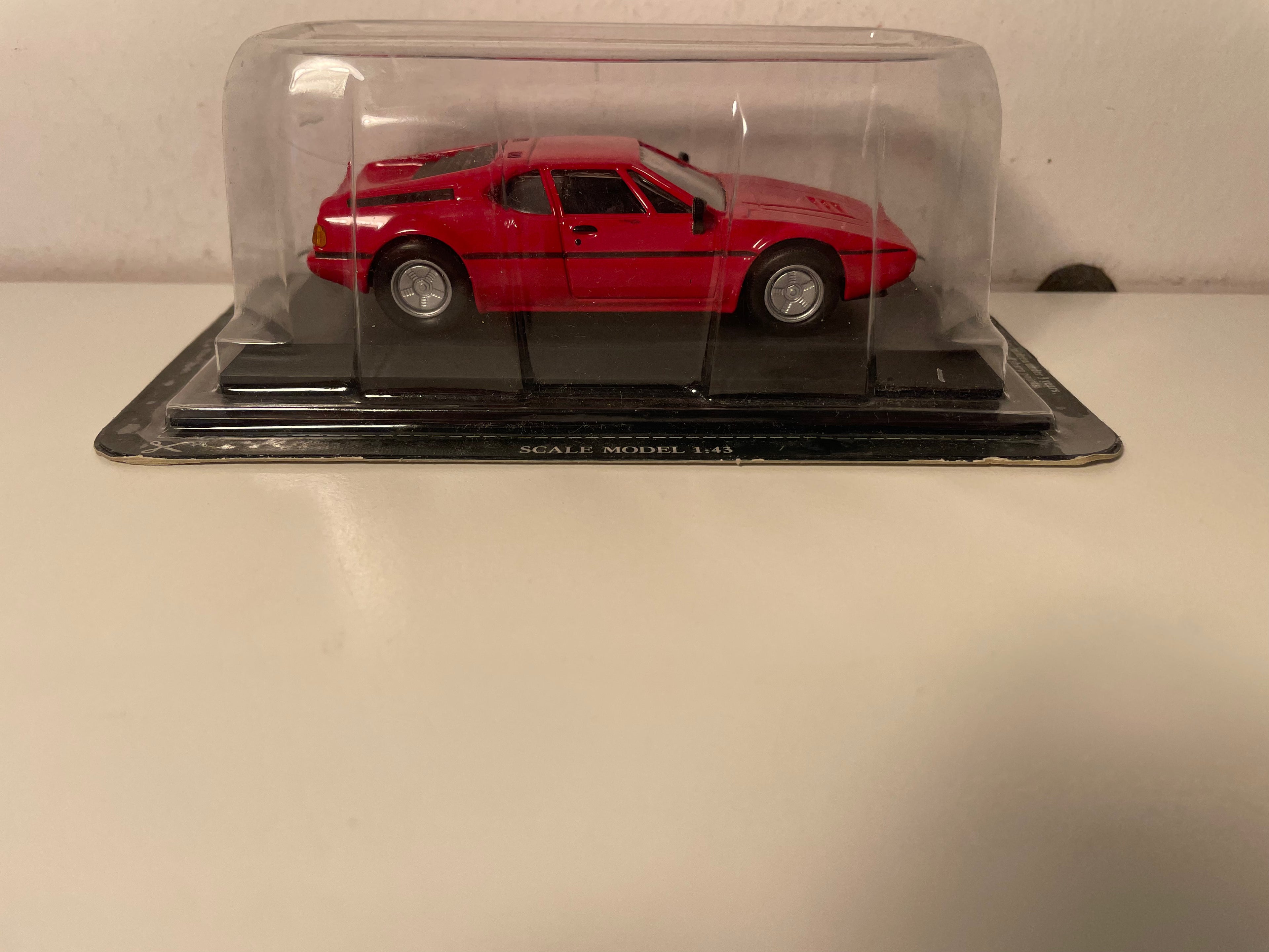 BMW M1 rouge - Del Prado
