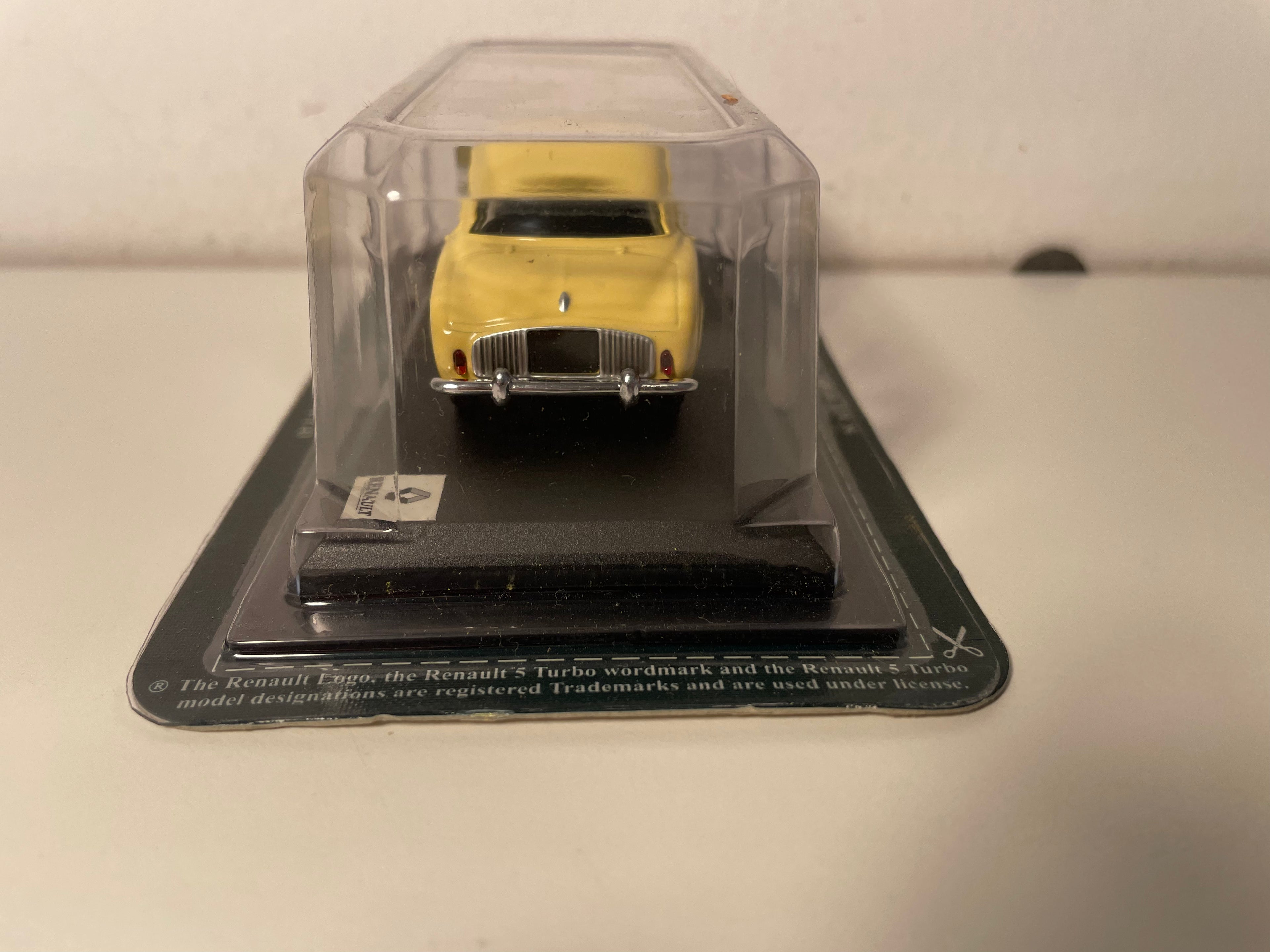 Renault Dauphine jaune pâle - Del Prado