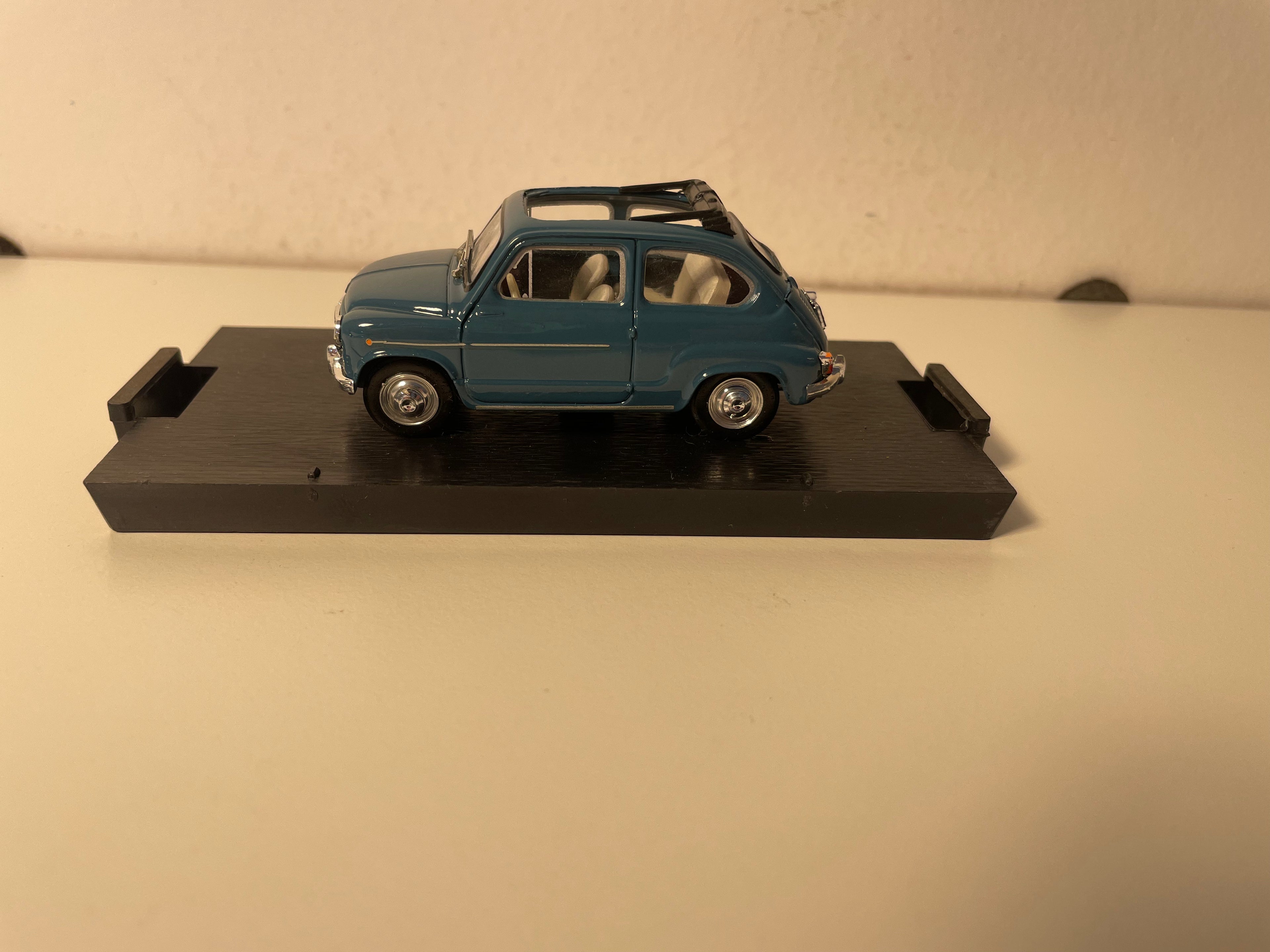Fiat 600 Blau? - BRUMM