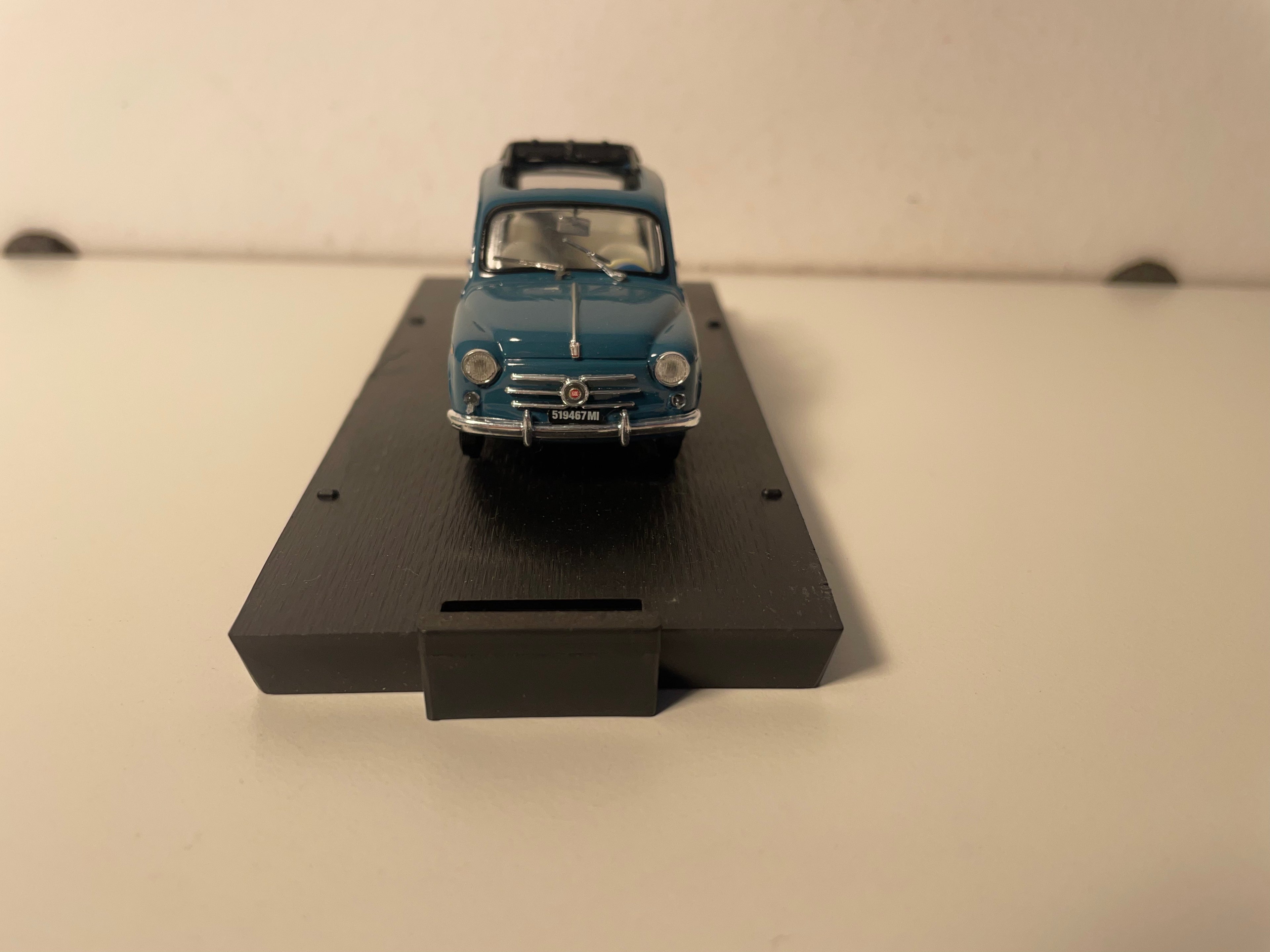 Fiat 600 Blau? - BRUMM