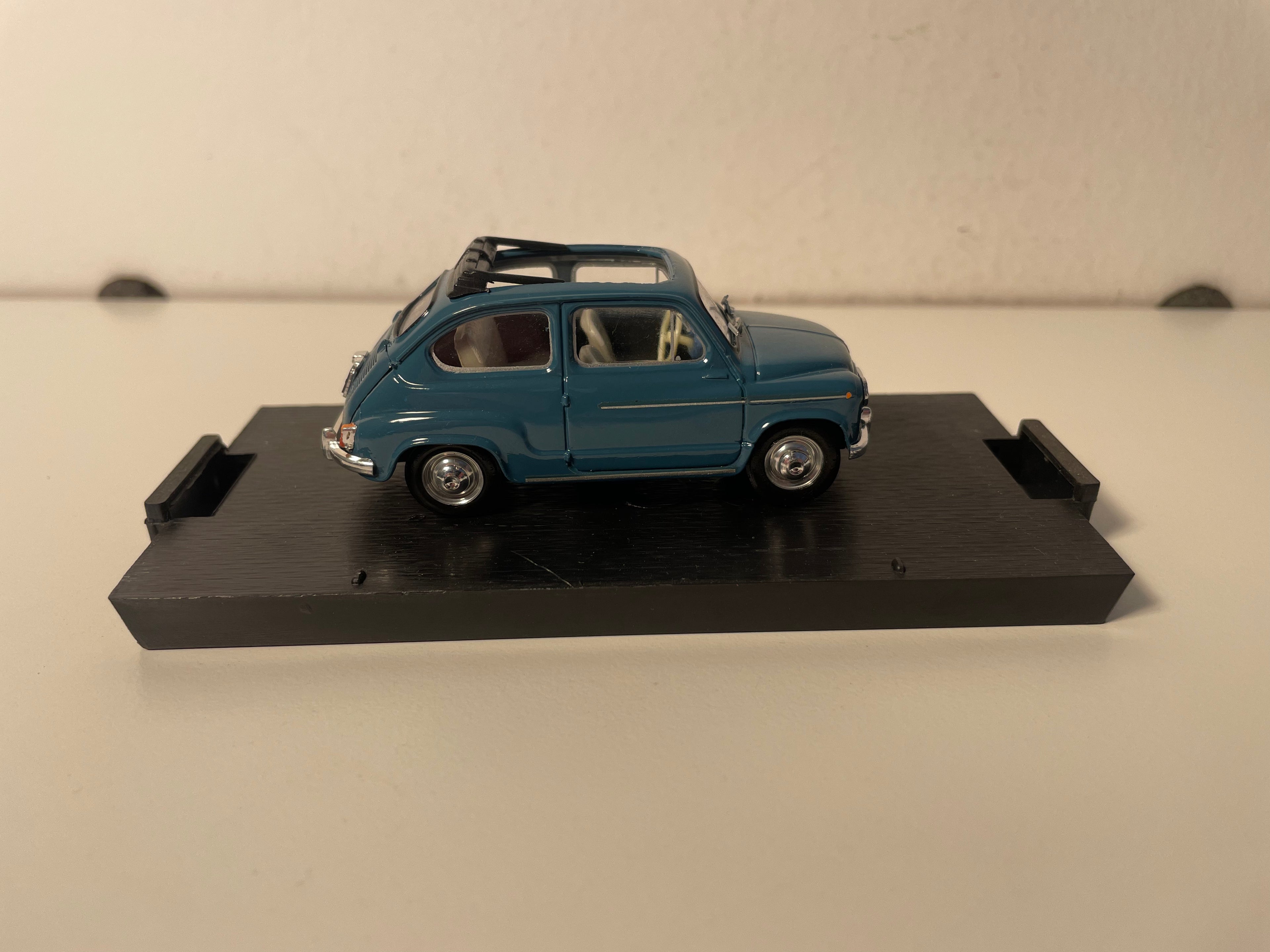 Fiat 600 Blau? - BRUMM