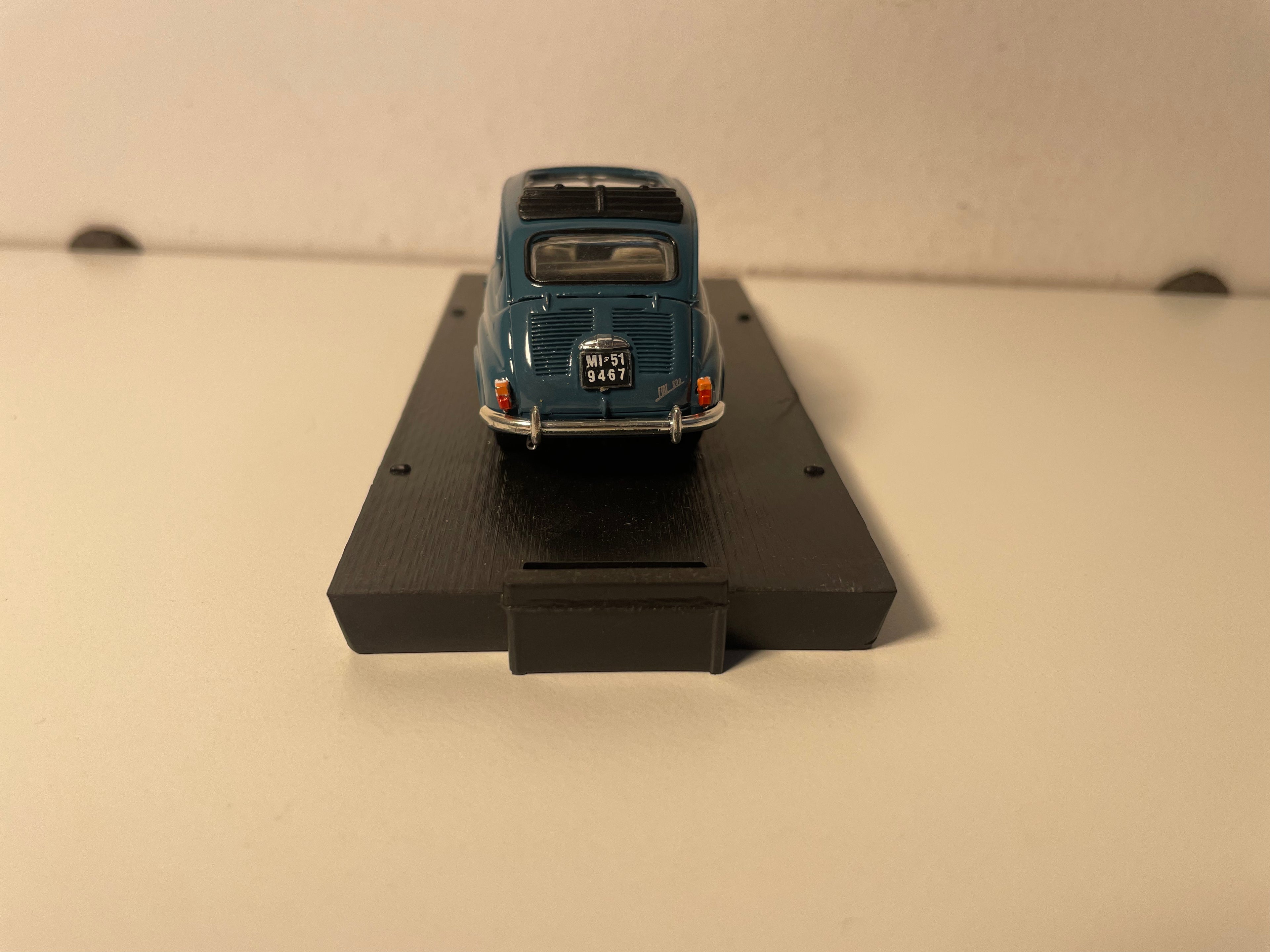 Fiat 600 Blau? - BRUMM