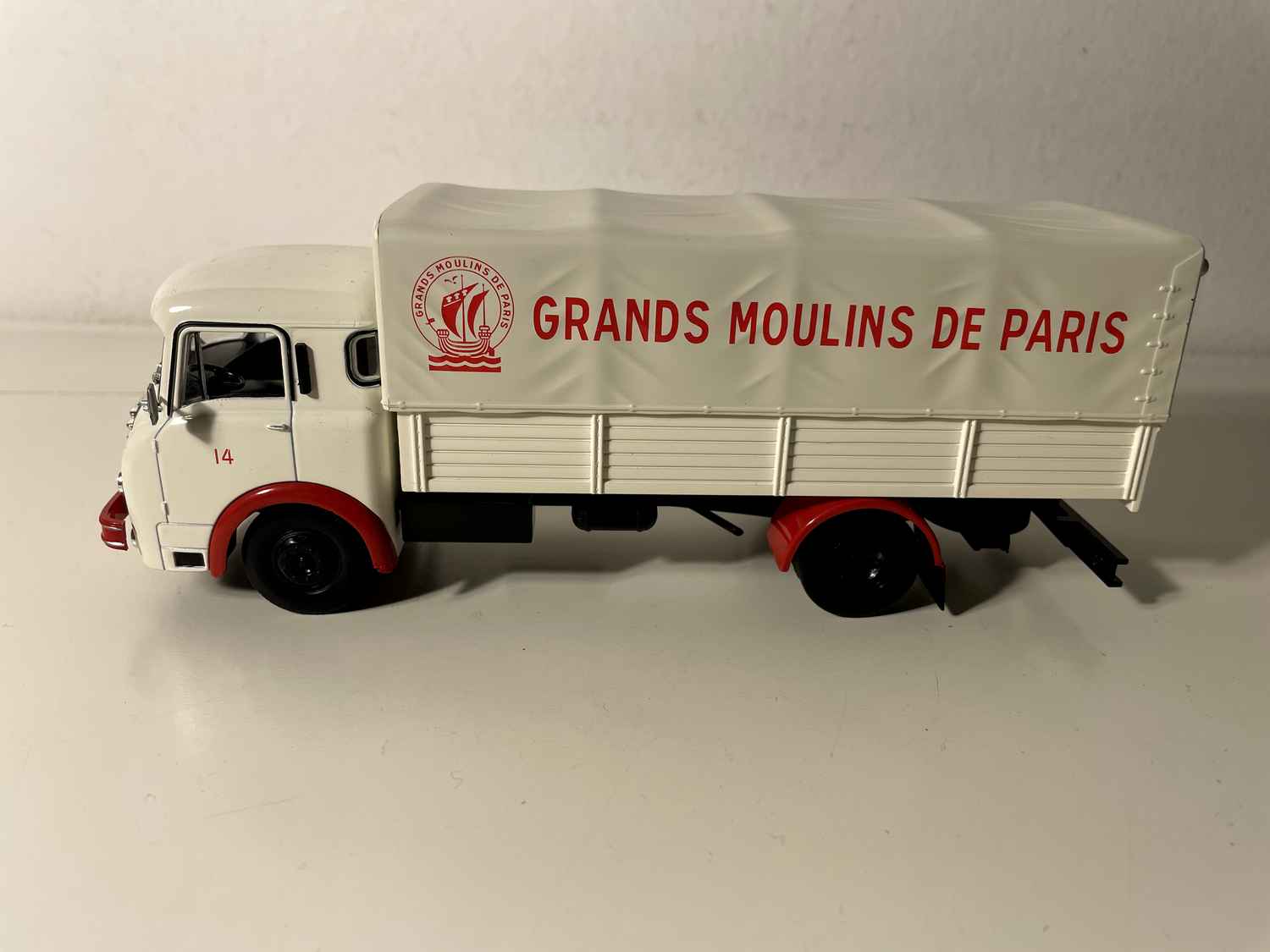 LATIL H14A - H16A ciężarówka z plandeką Grands Moulins de Paris