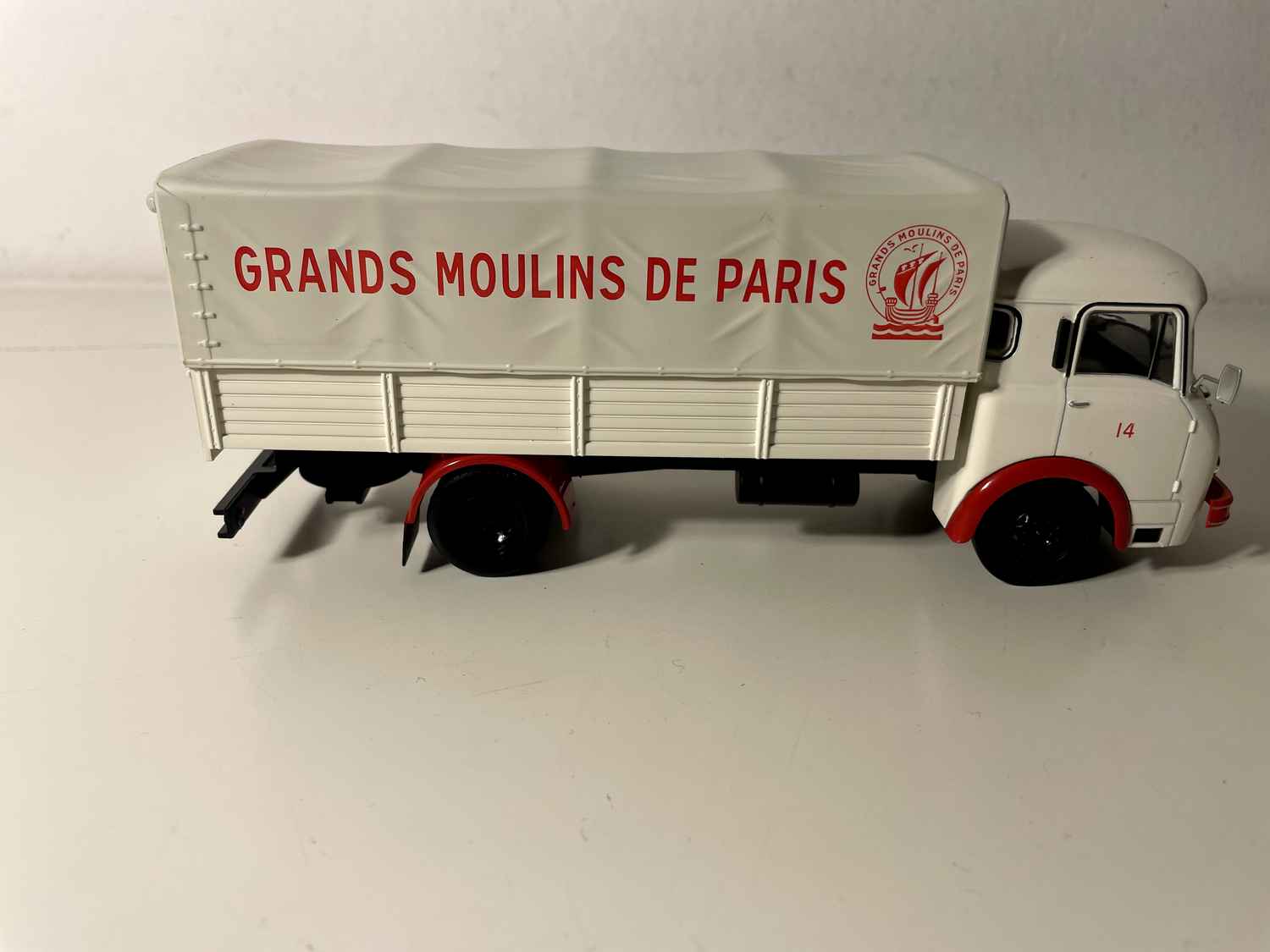 LATIL H14A - H16A ciężarówka z plandeką Grands Moulins de Paris