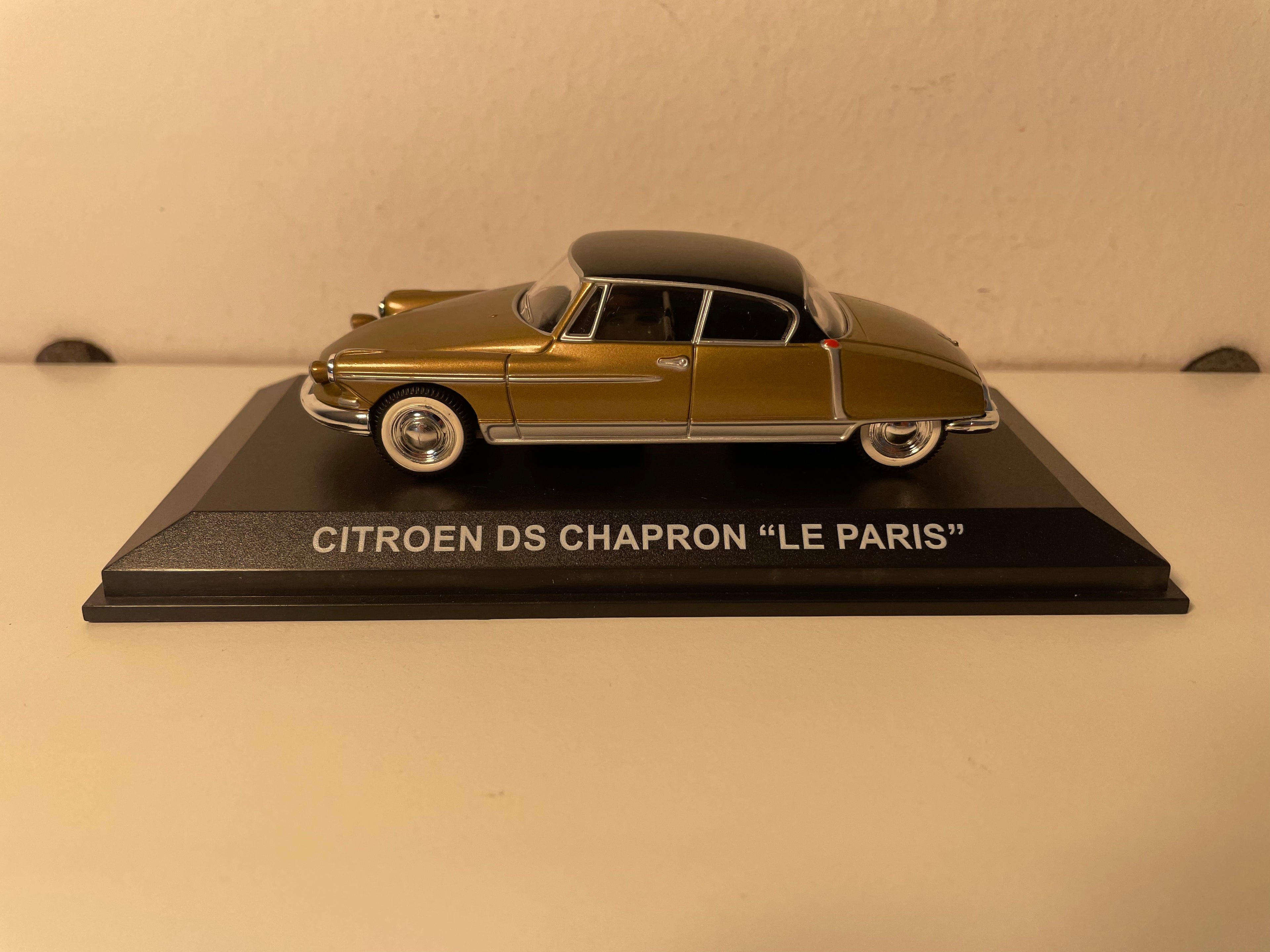 Citroën DS 19 Chapron "Le Paris" marron et toit noir de 1958 - NOREV