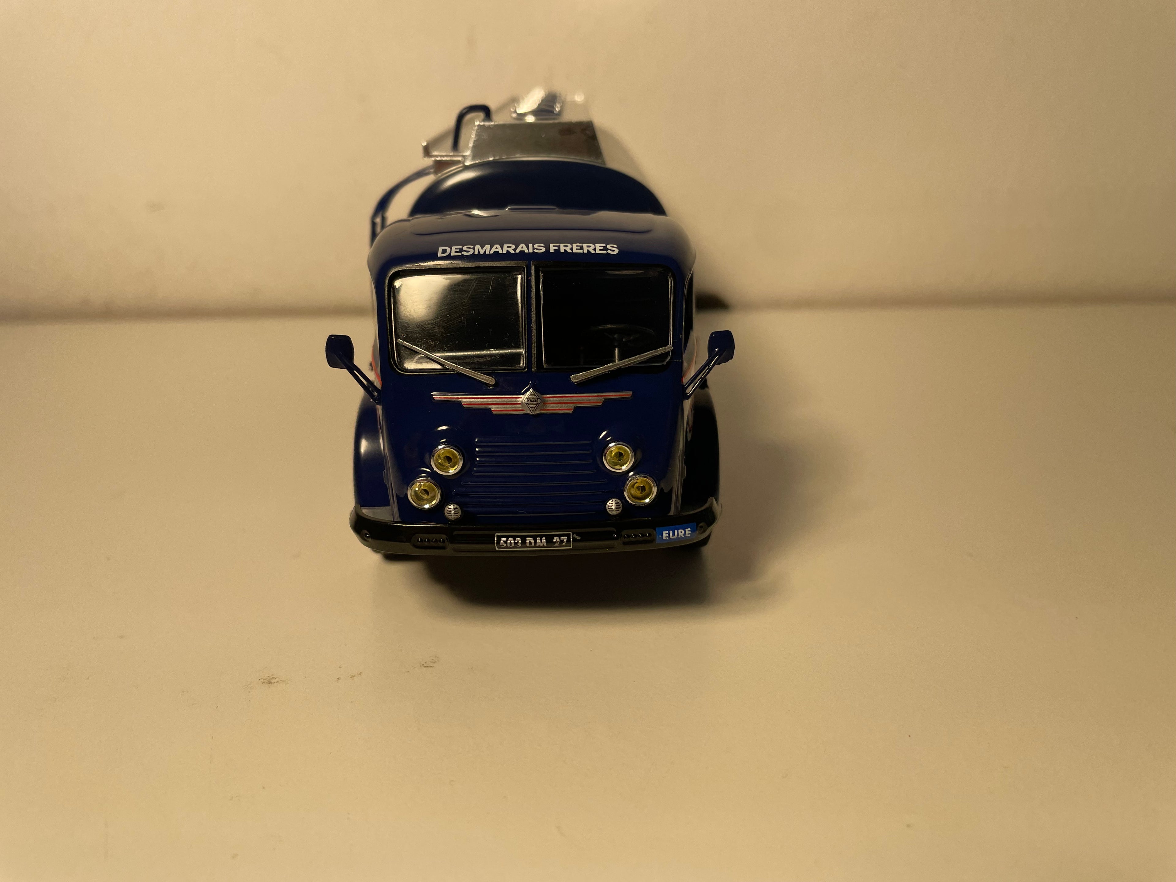 Camion RENAULT Fainéant citerne AZUR