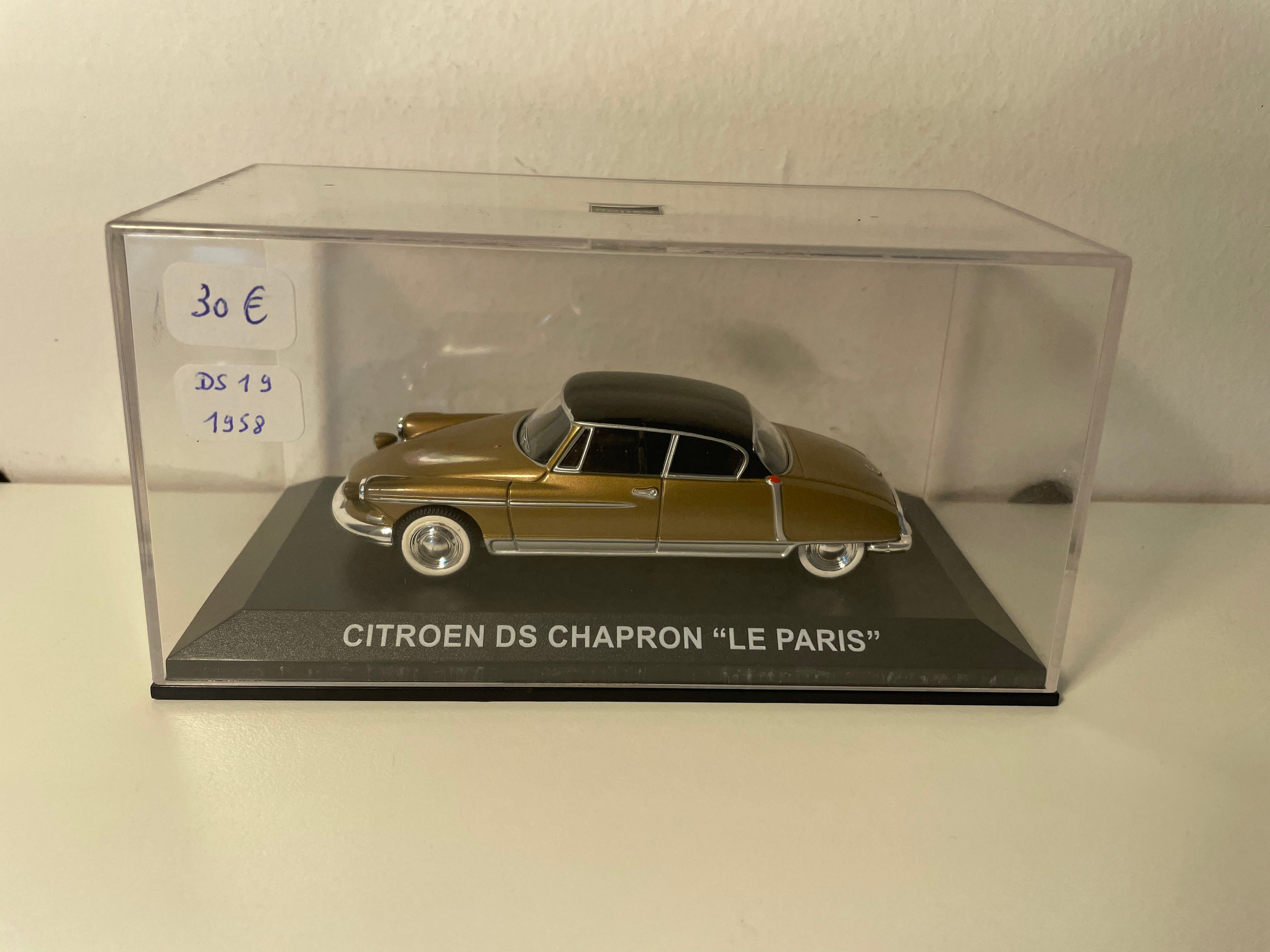 Citroën DS 19 Chapron "Le Paris" marron et toit noir de 1958 - NOREV