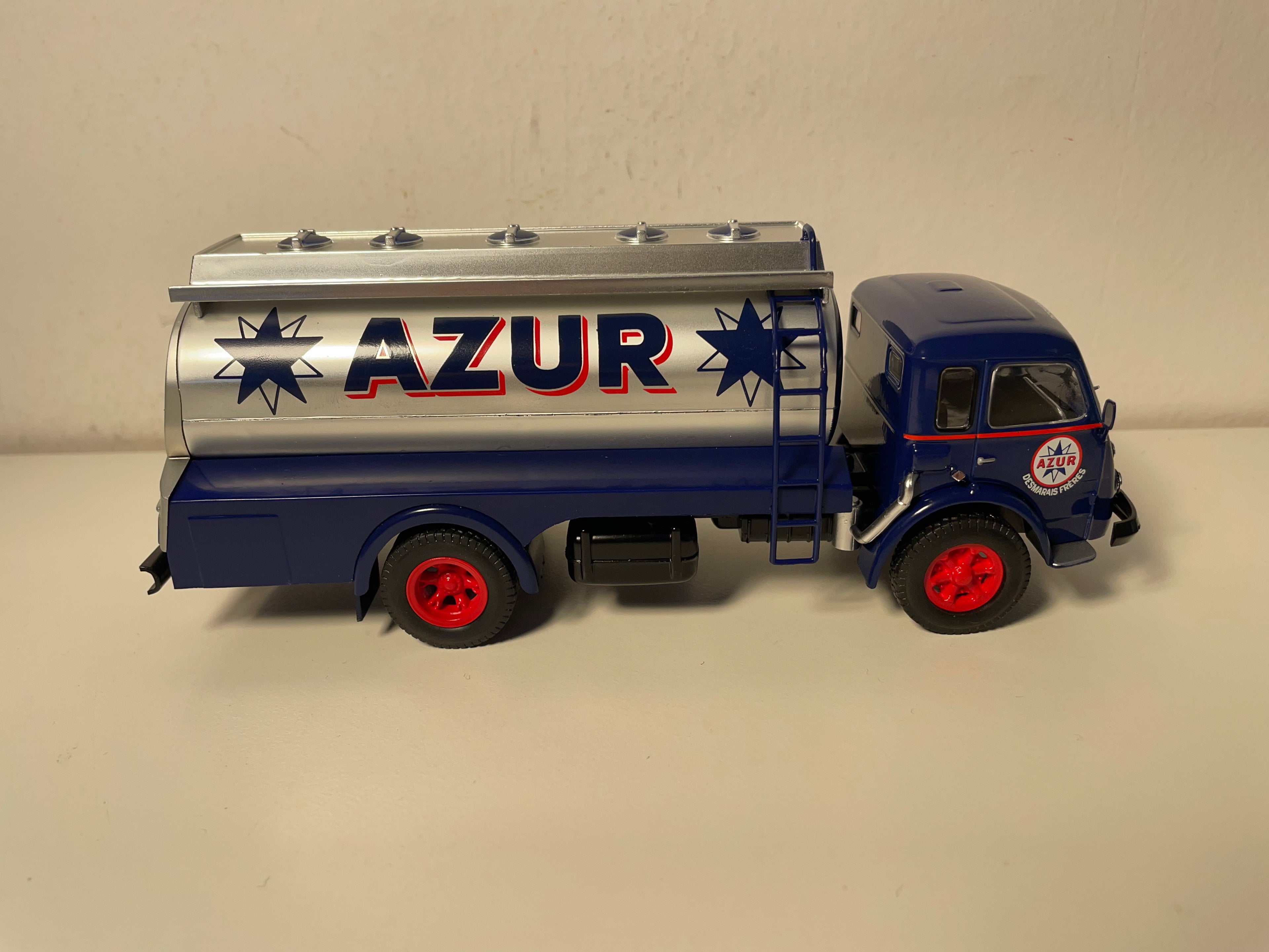 Camion RENAULT Fainéant citerne AZUR