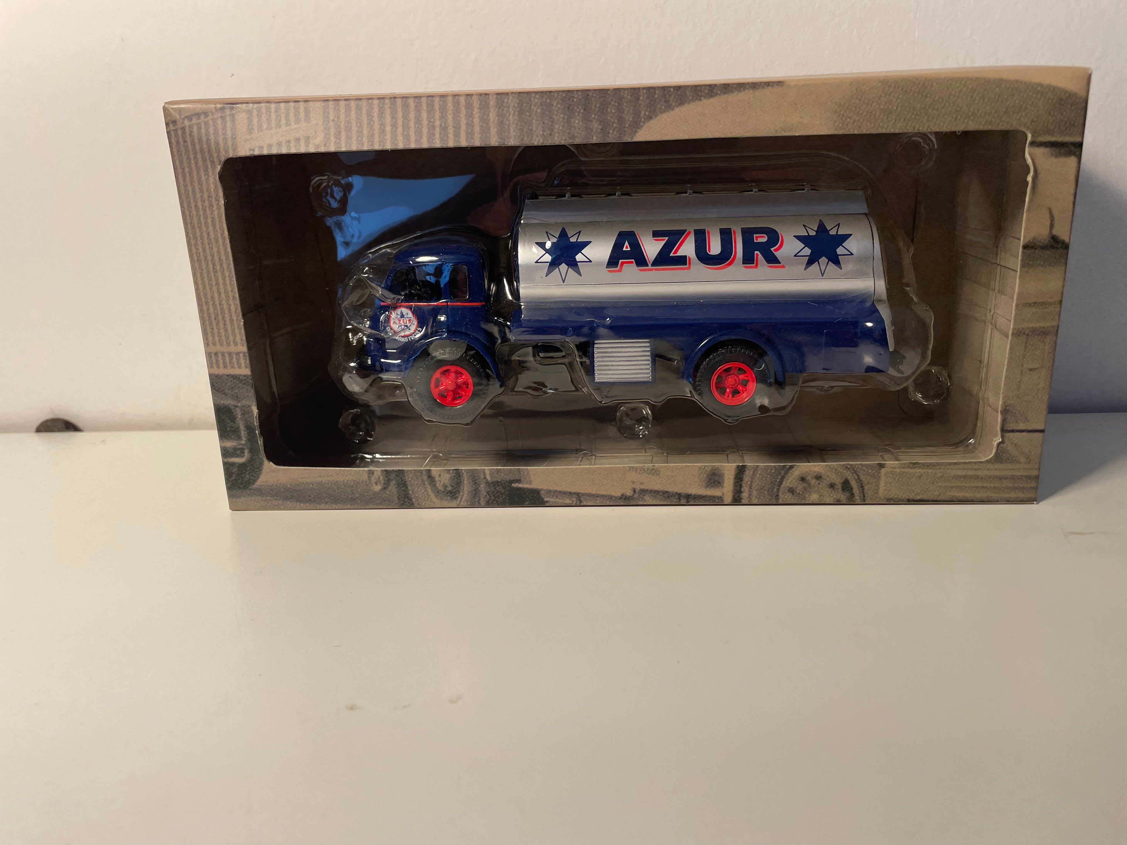 Camion RENAULT Fainéant citerne AZUR
