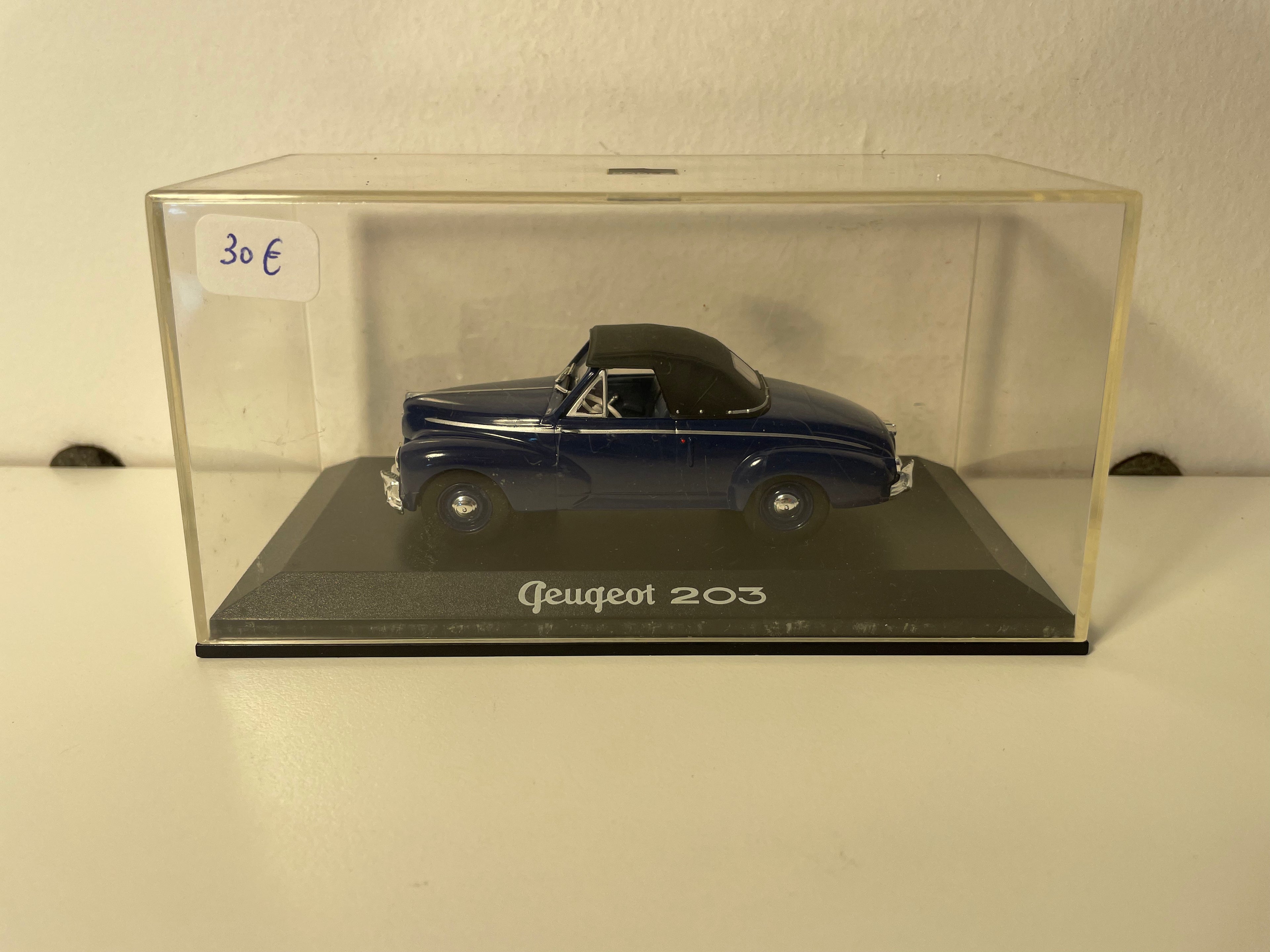 Peugeot 203 bleue foncée et toit noir - NOREV