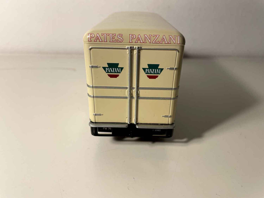 Camião WILLEM Horizon LD 610 de 1964 com carroçaria PANZANI