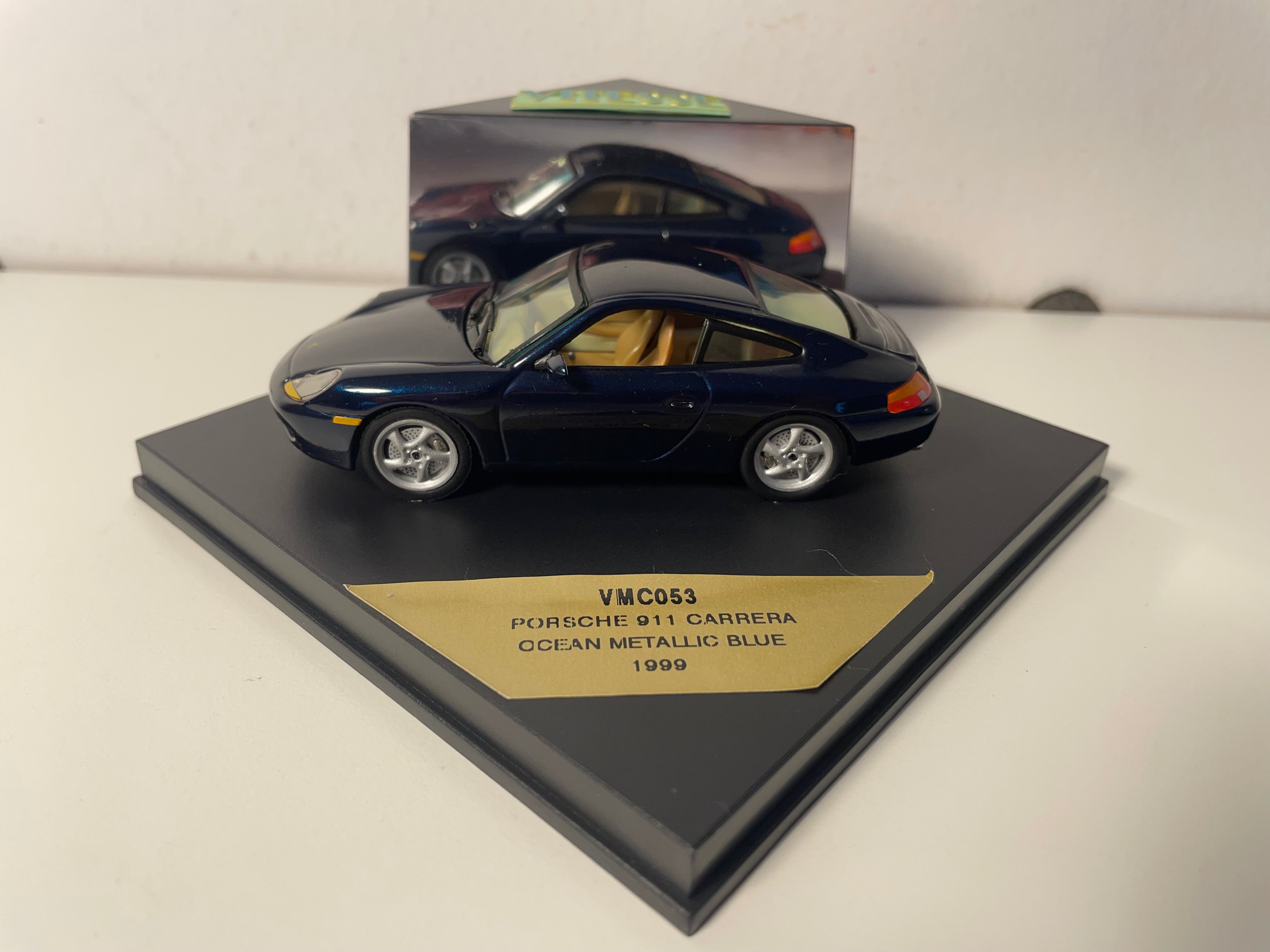 Porsche 911 Carrera in Ozeanblau von 1999 - VITESSE Referenz VMC053