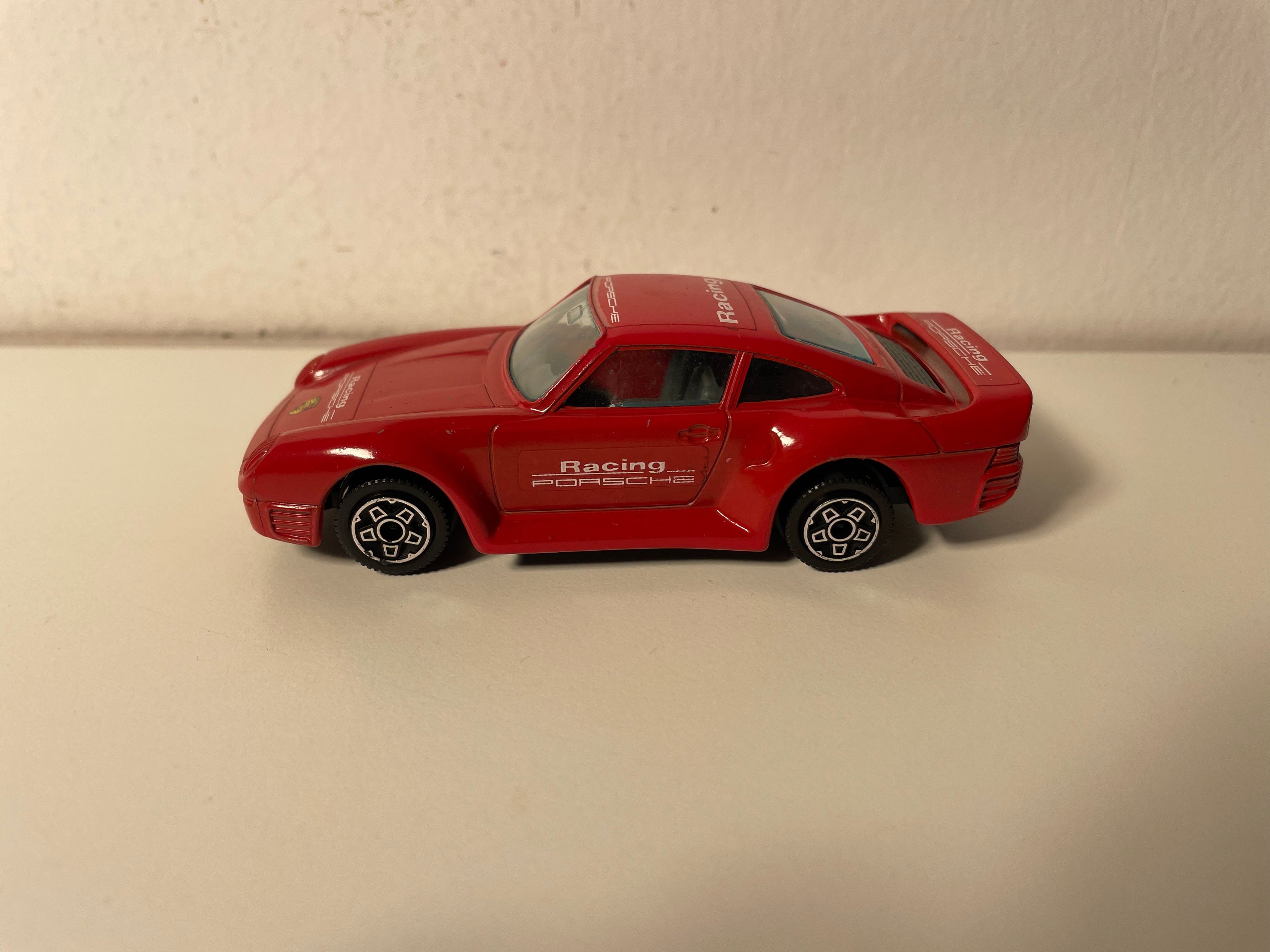 Porsche 959 rouge - BURAGO référence 4161