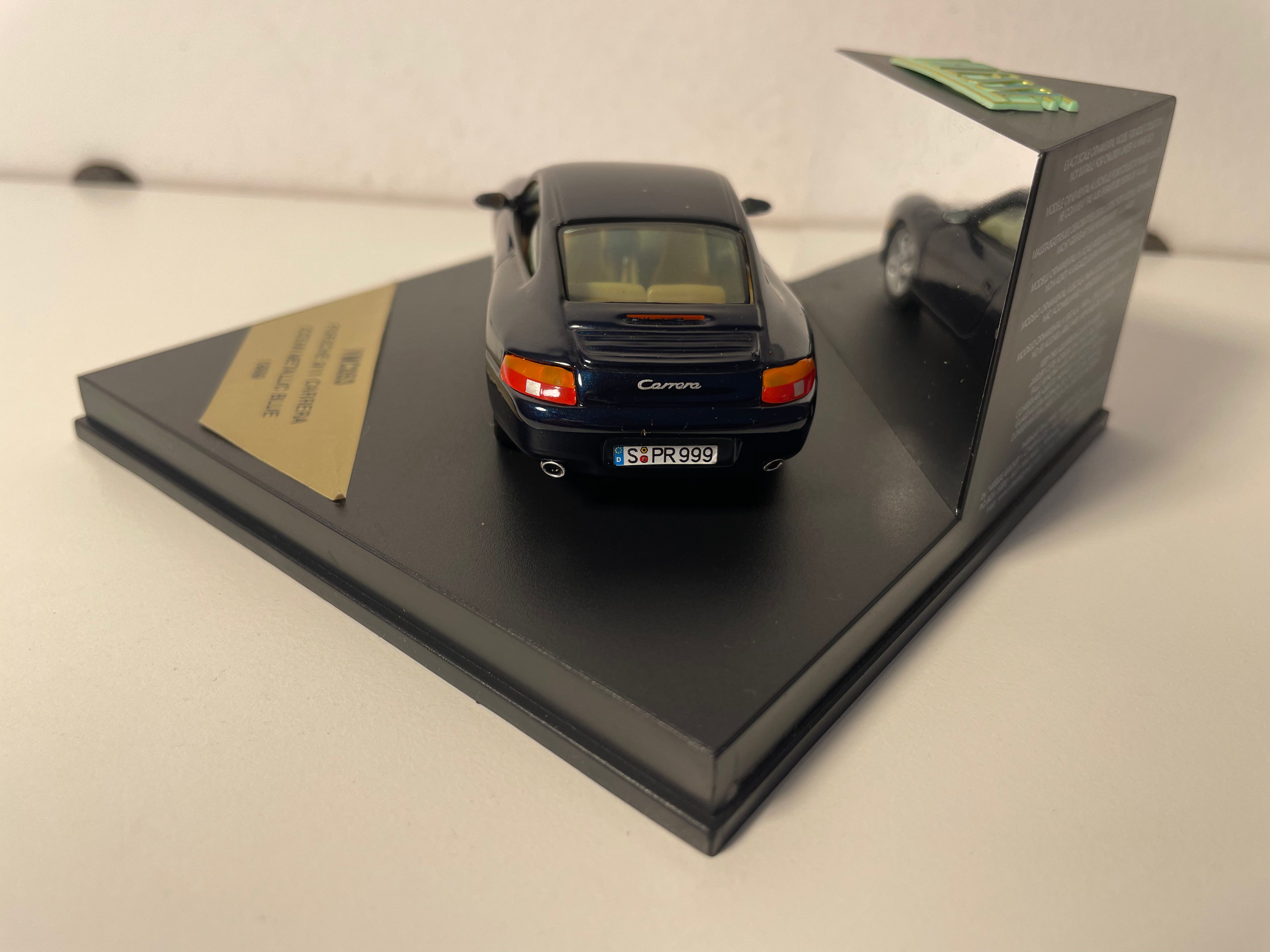 Porsche 911 Carrera in Ozeanblau von 1999 - VITESSE Referenz VMC053