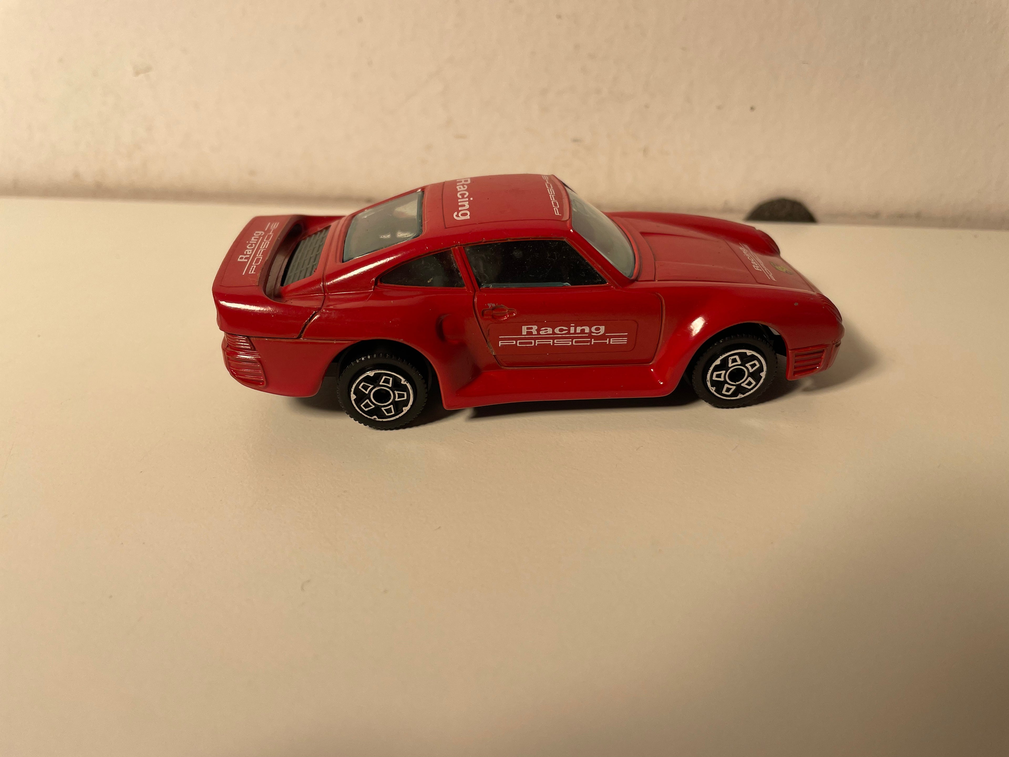 Porsche 959 rouge - BURAGO référence 4161