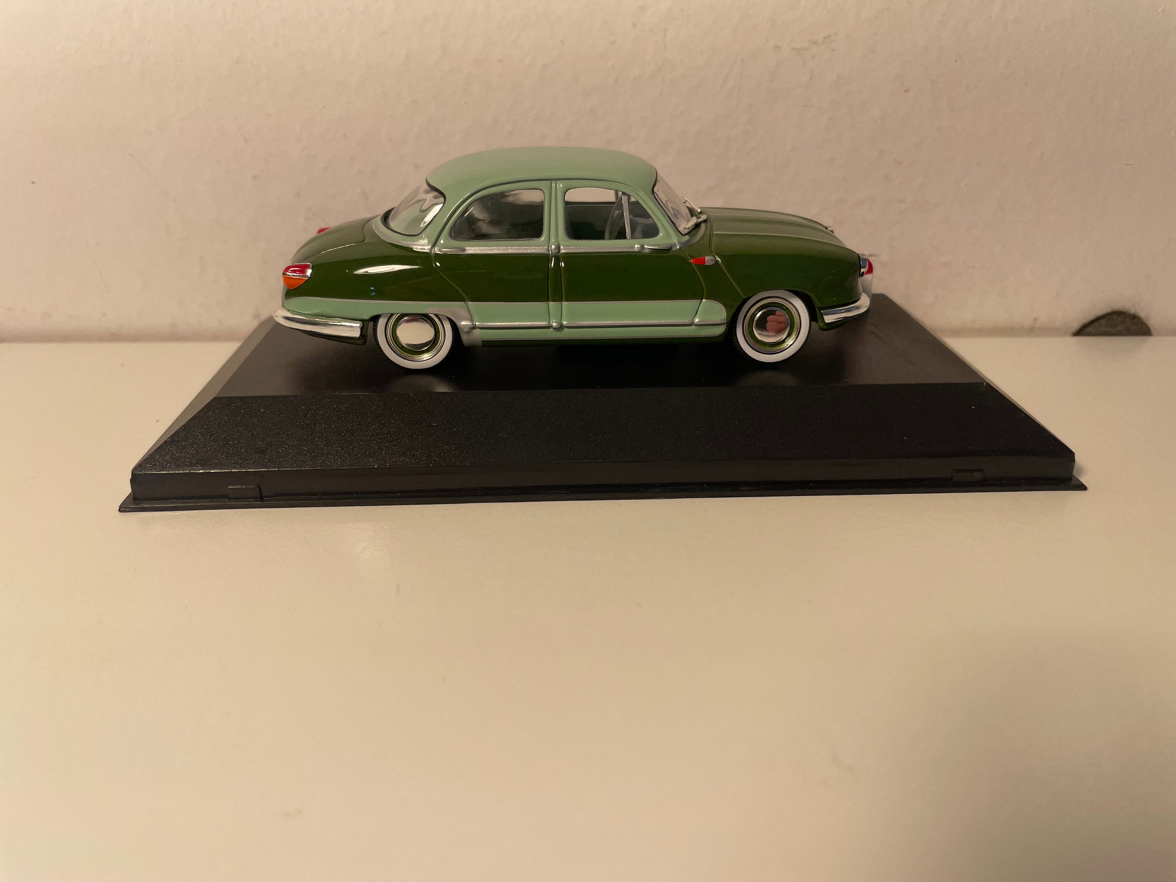 Panhard Dyna Z12 Grand Standing vun 1957 (mat 2 grénge Faarwen)