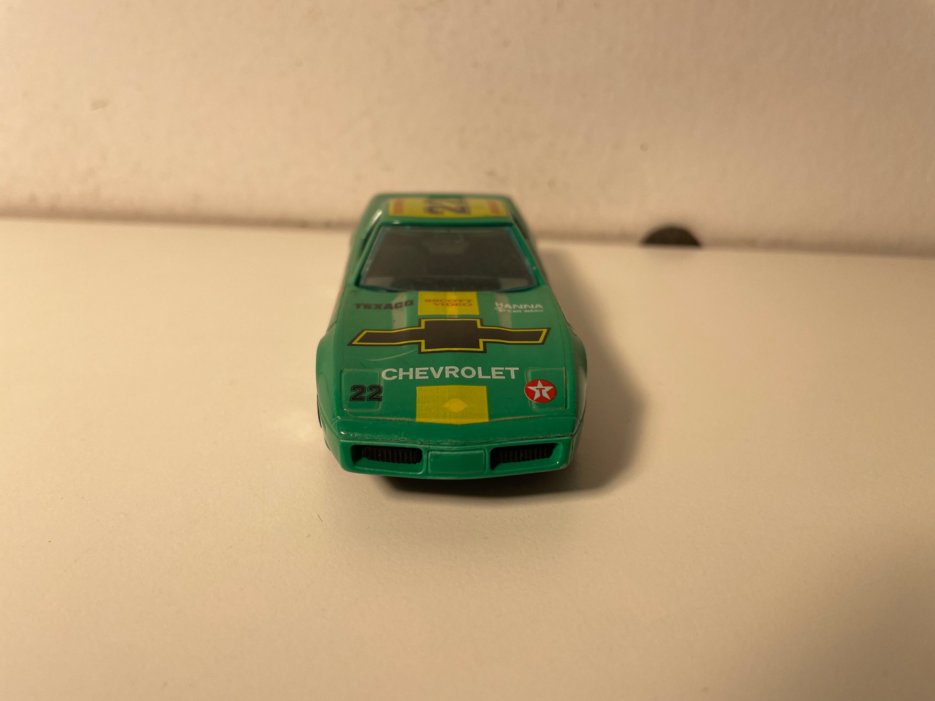 Chevrolet Corvette verte numéro 22 - BURAGO référence 4152