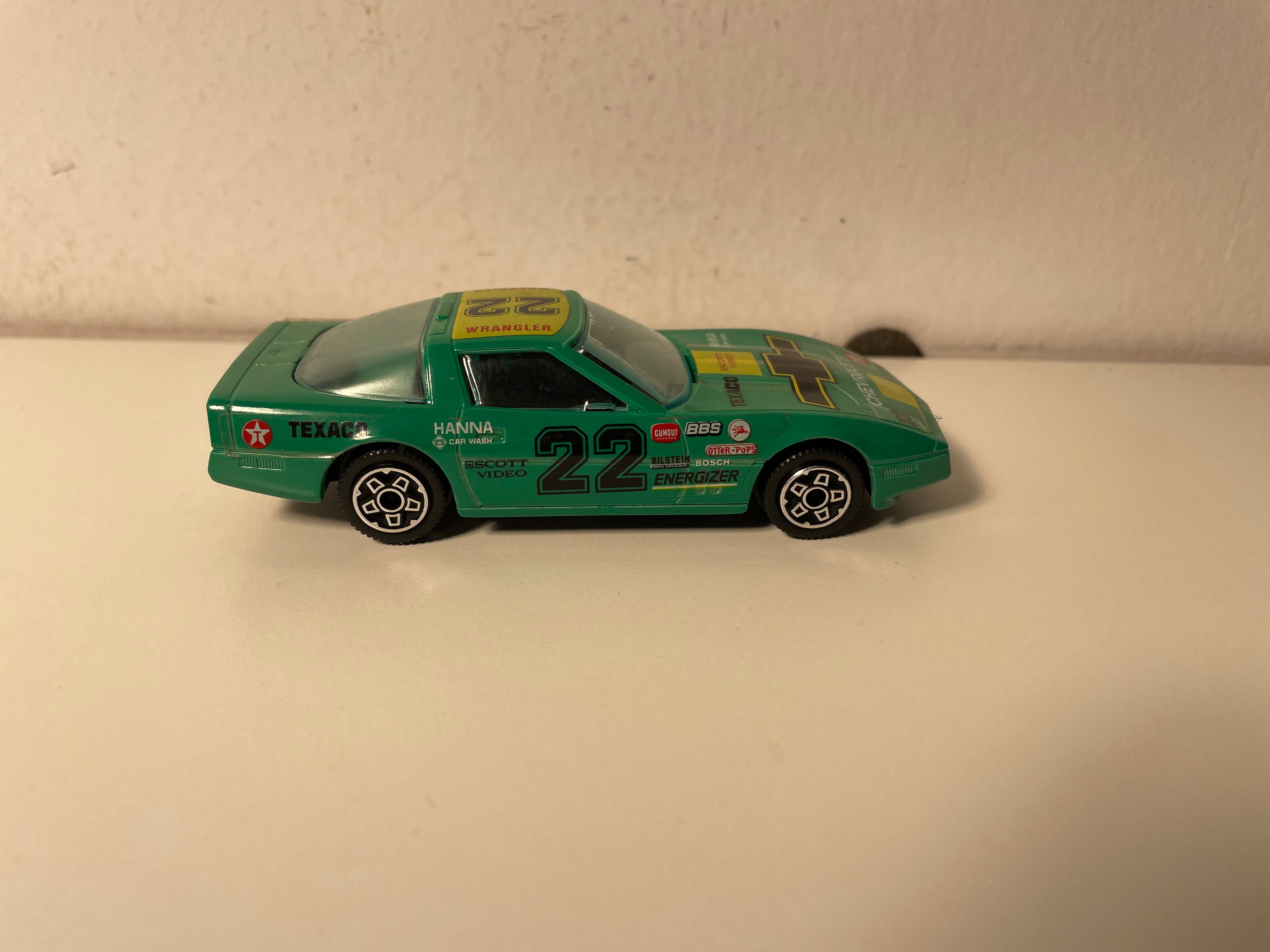 Chevrolet Corvette verte numéro 22 - BURAGO référence 4152