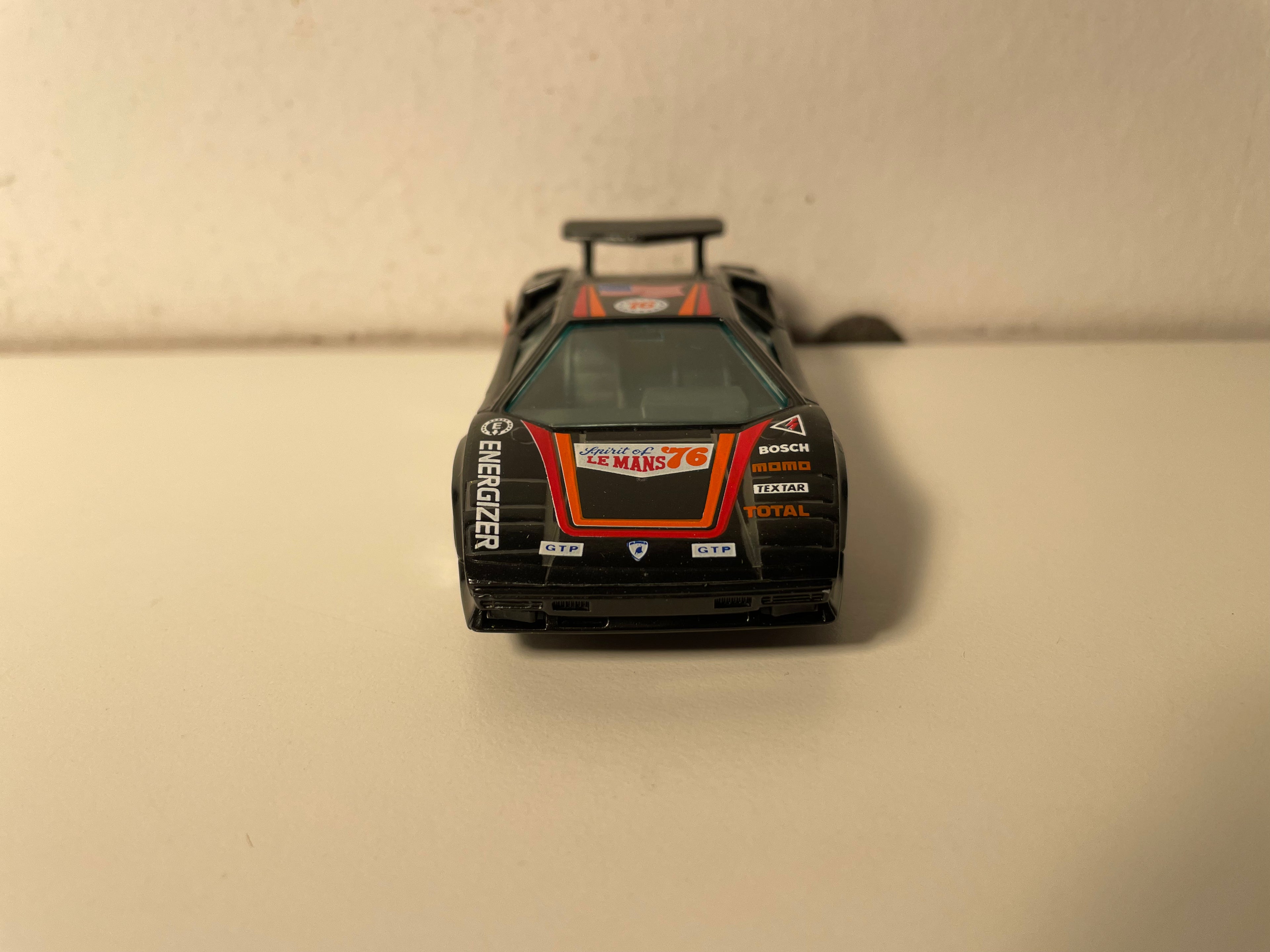 Lamborghini Countach 5000 noire numéro 76 - BURAGO référence 4217