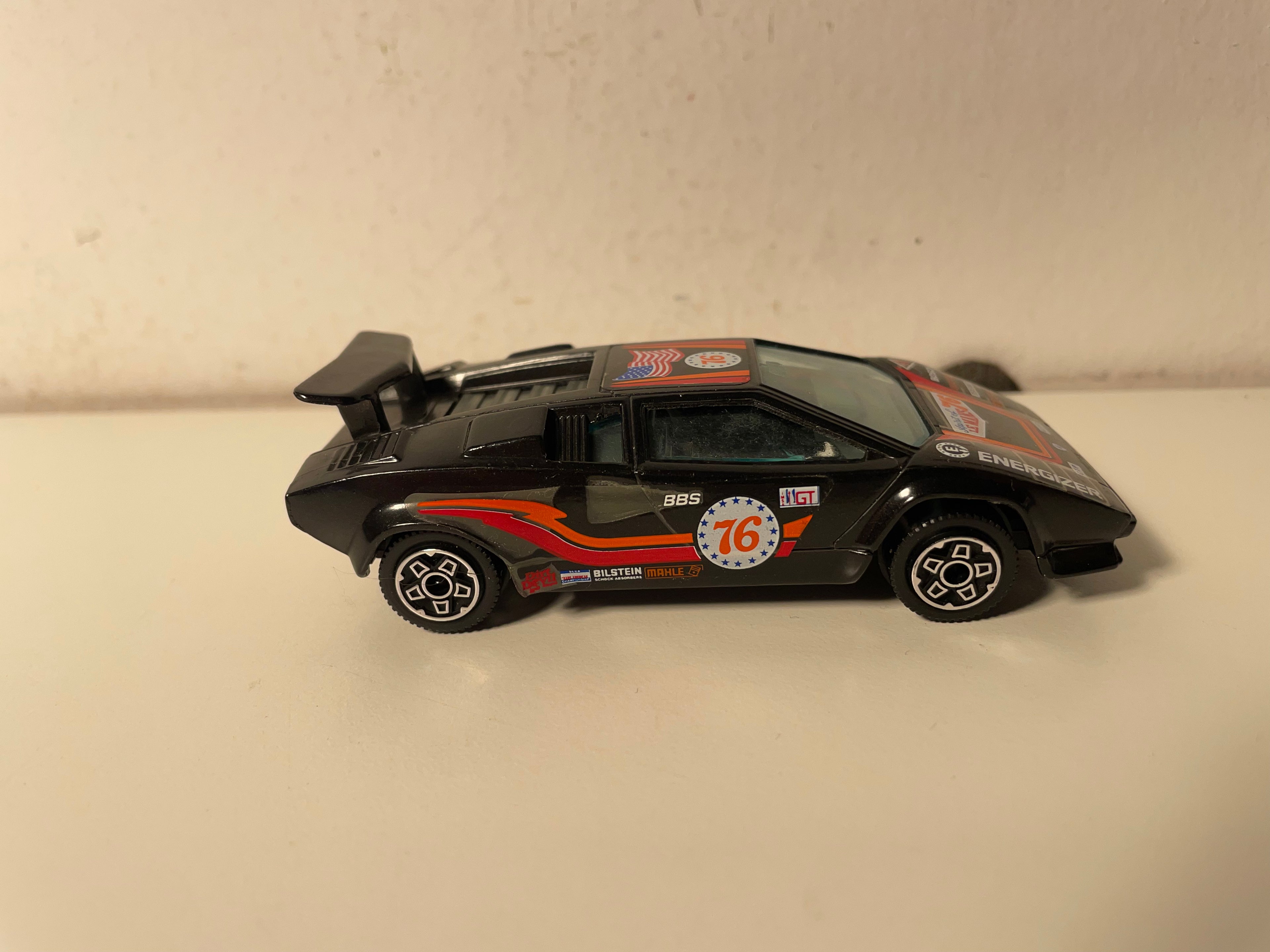 Lamborghini Countach 5000 noire numéro 76 - BURAGO référence 4217