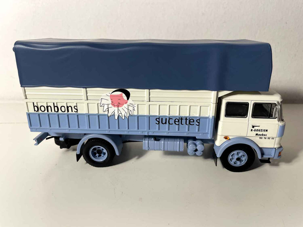 Camion UNIC 619 bleu et blanc - sucettes et bonbons Pierrot Gourmand