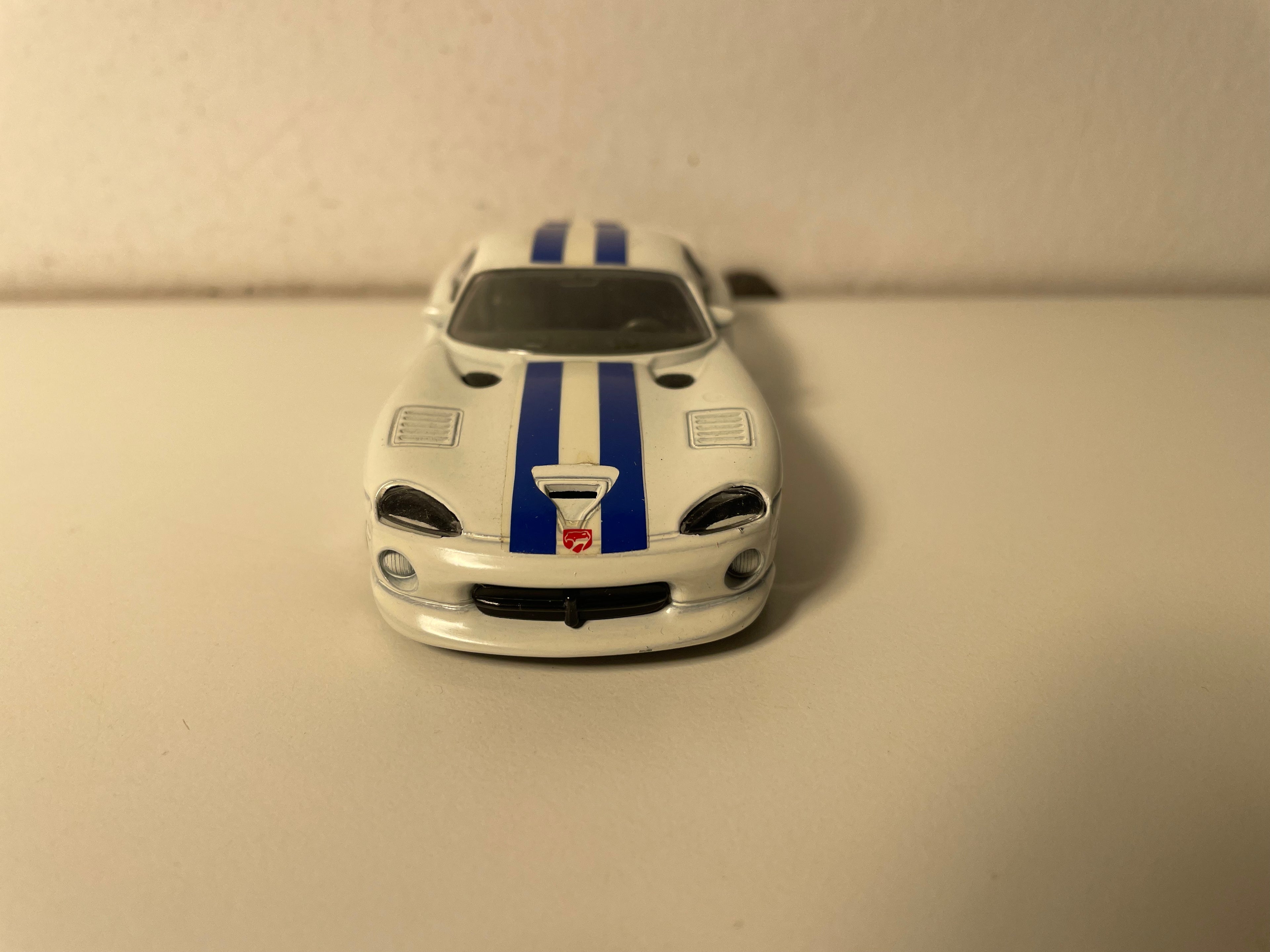 Dodge Viper GTS coupé blanche et bleue - BURAGO référence 4120