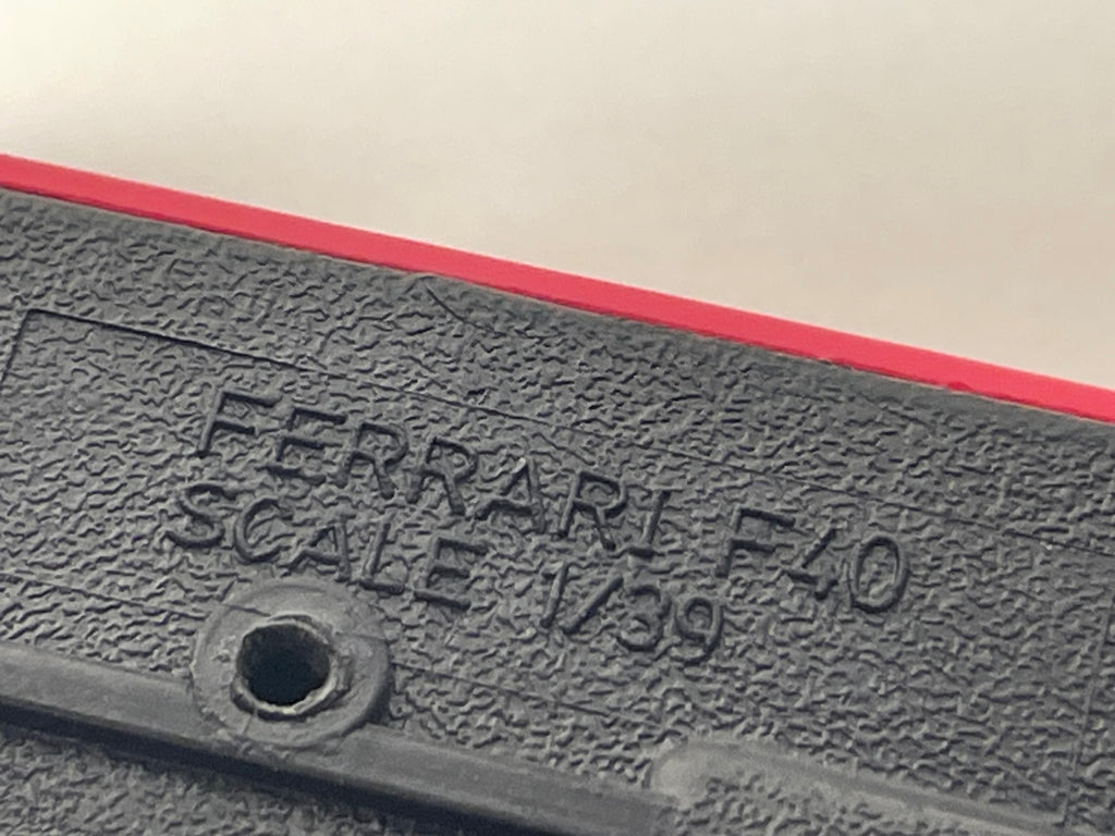 Ferrari F40 rouge - EDOCAR (Attention: ECHELLE: 1/39ème)
