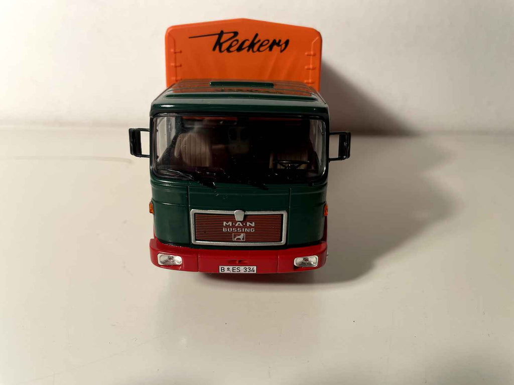 Man Büssing Unterflur truck from 1975 with green platform and orange "Holland" tarpaulin