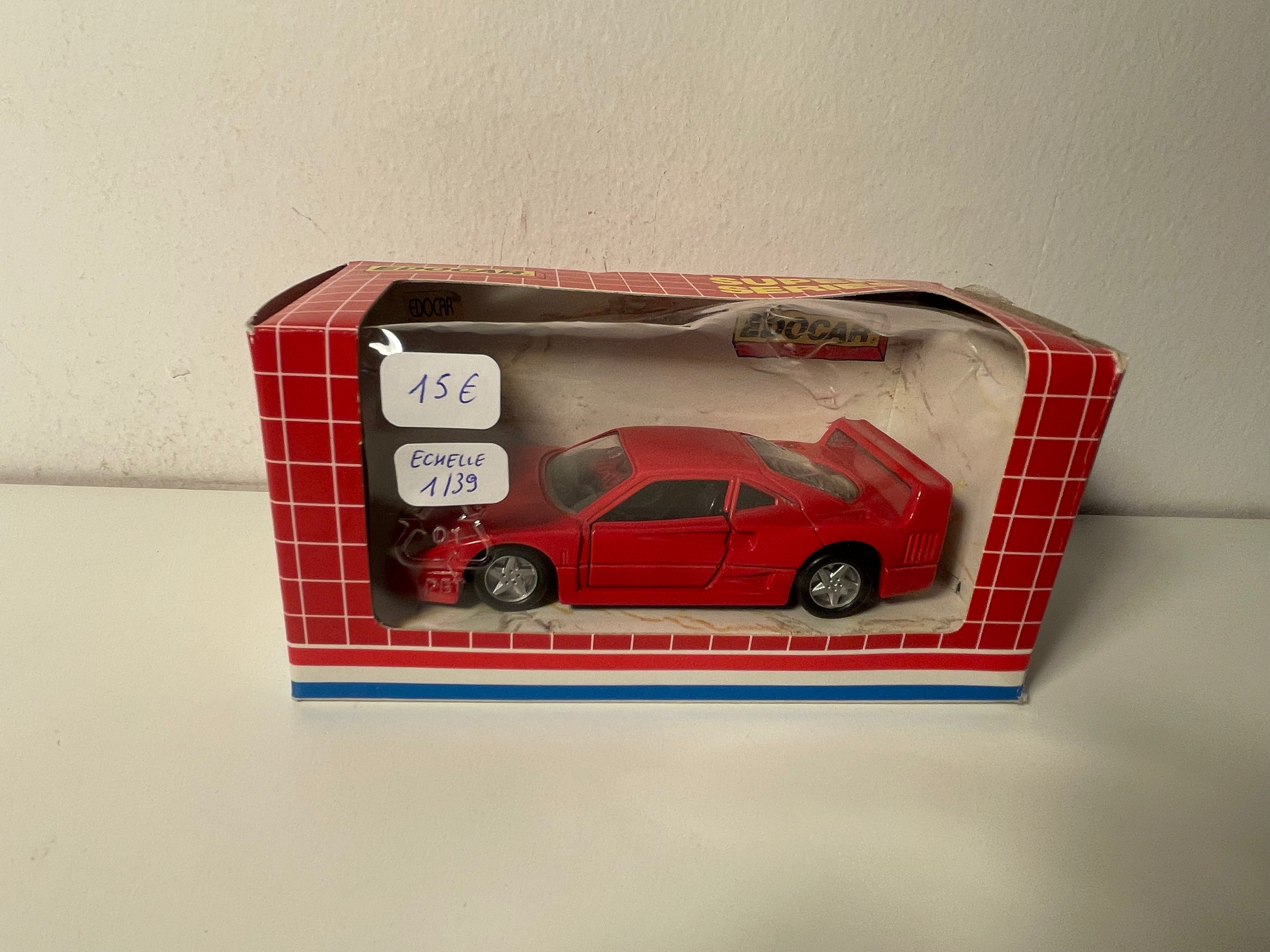 Ferrari F40 rouge - EDOCAR (Attention: ECHELLE: 1/39ème)