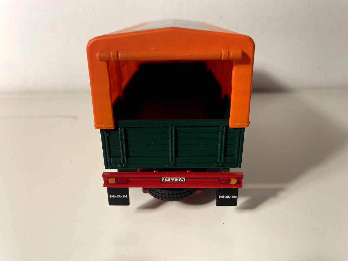 Man Büssing Unterflur truck from 1975 with green platform and orange "Holland" tarpaulin