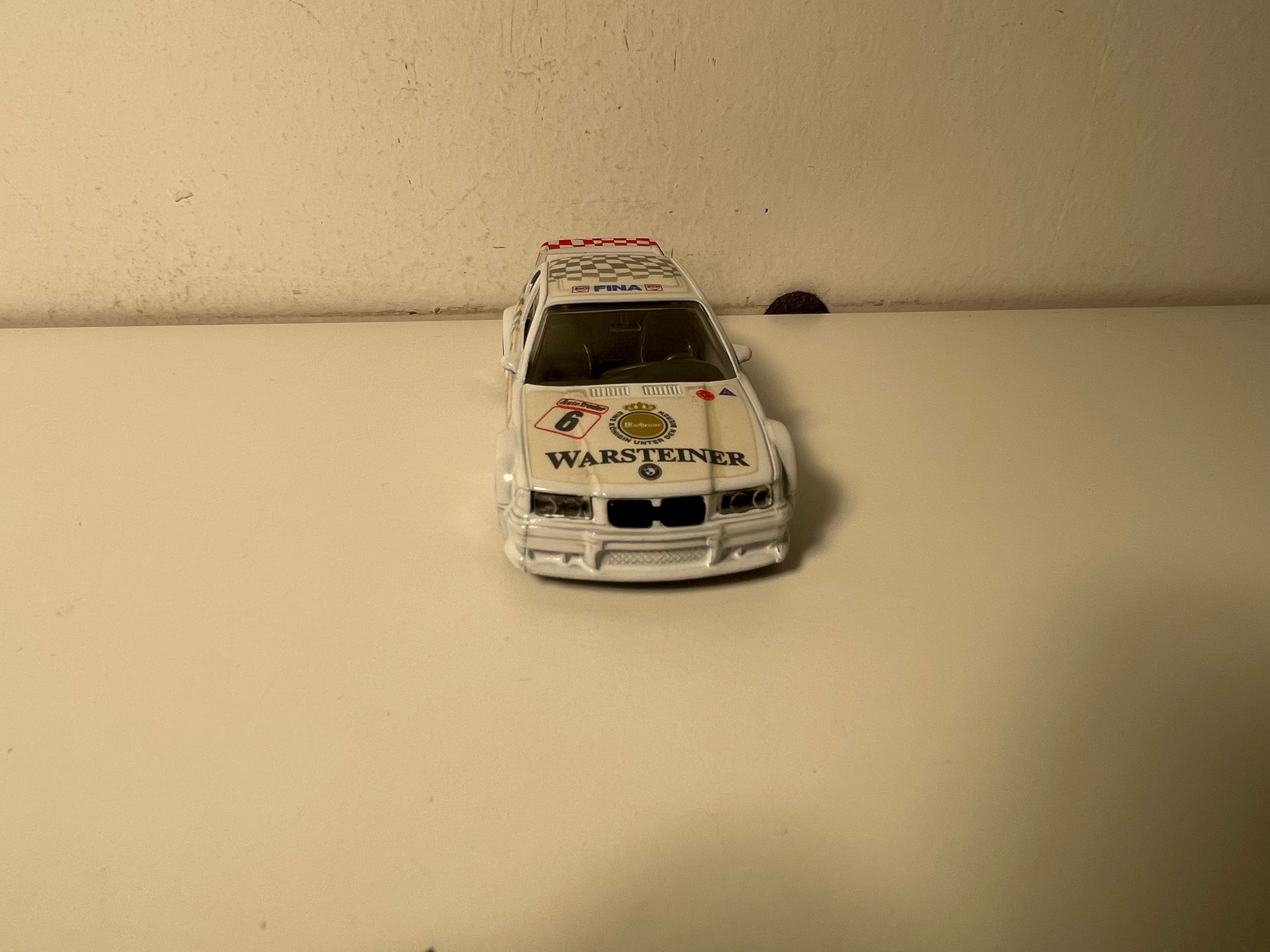 BMW M3 DTM blanche numéro 6 - BURAGO référence 4197
