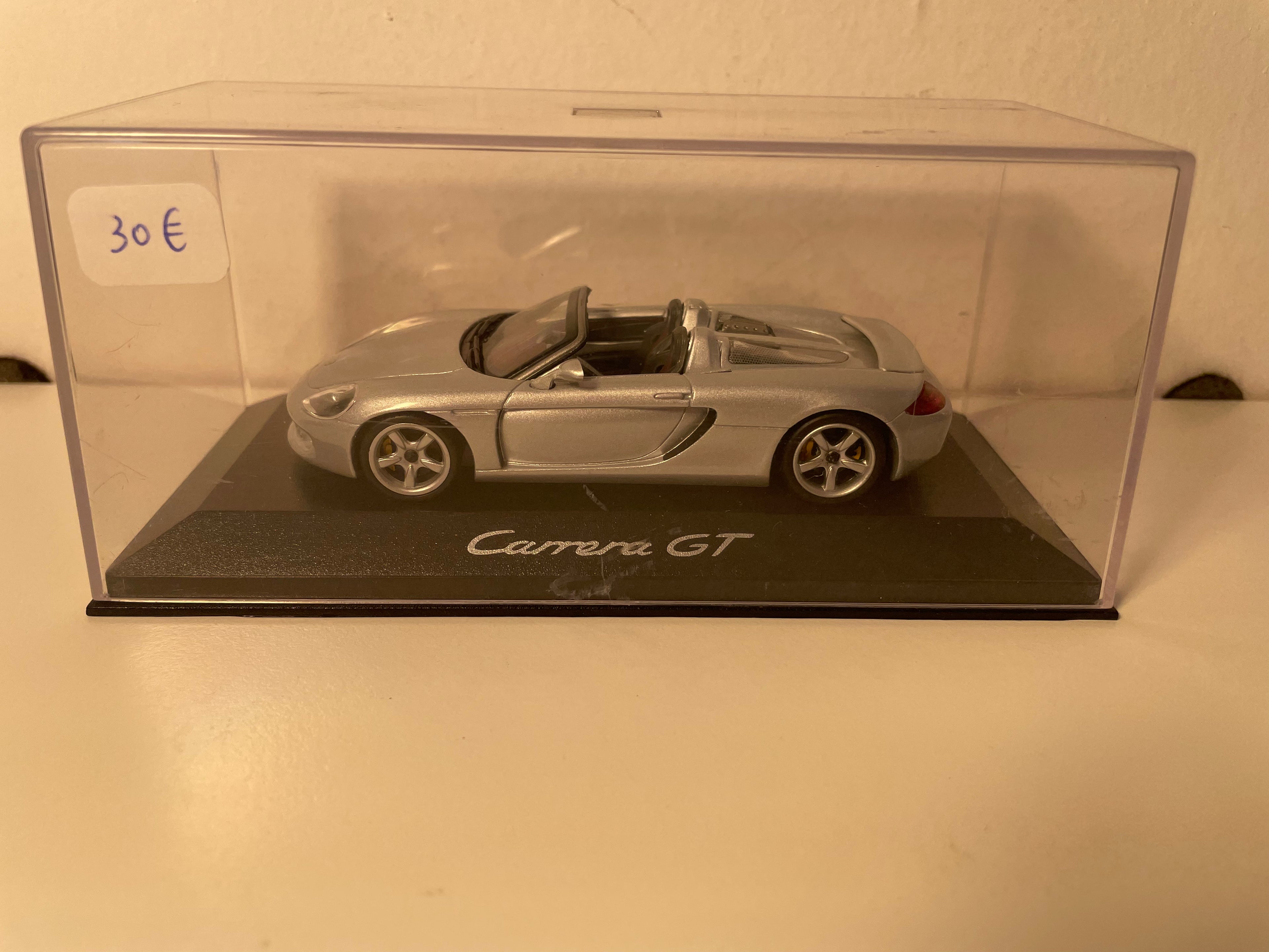 Porsche Carrera GT grise (MINICHAMPS)