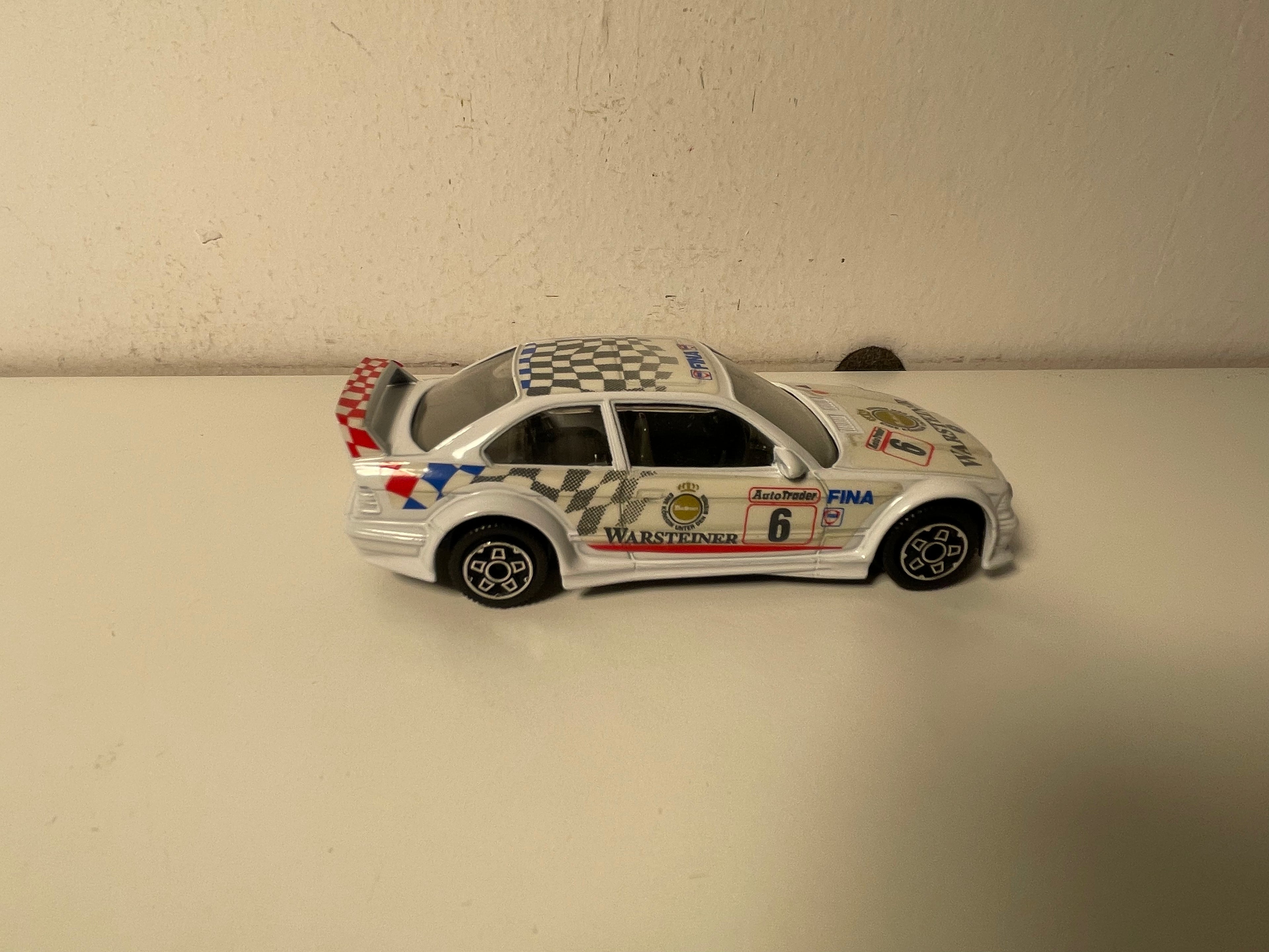 BMW M3 DTM blanche numéro 6 - BURAGO référence 4197