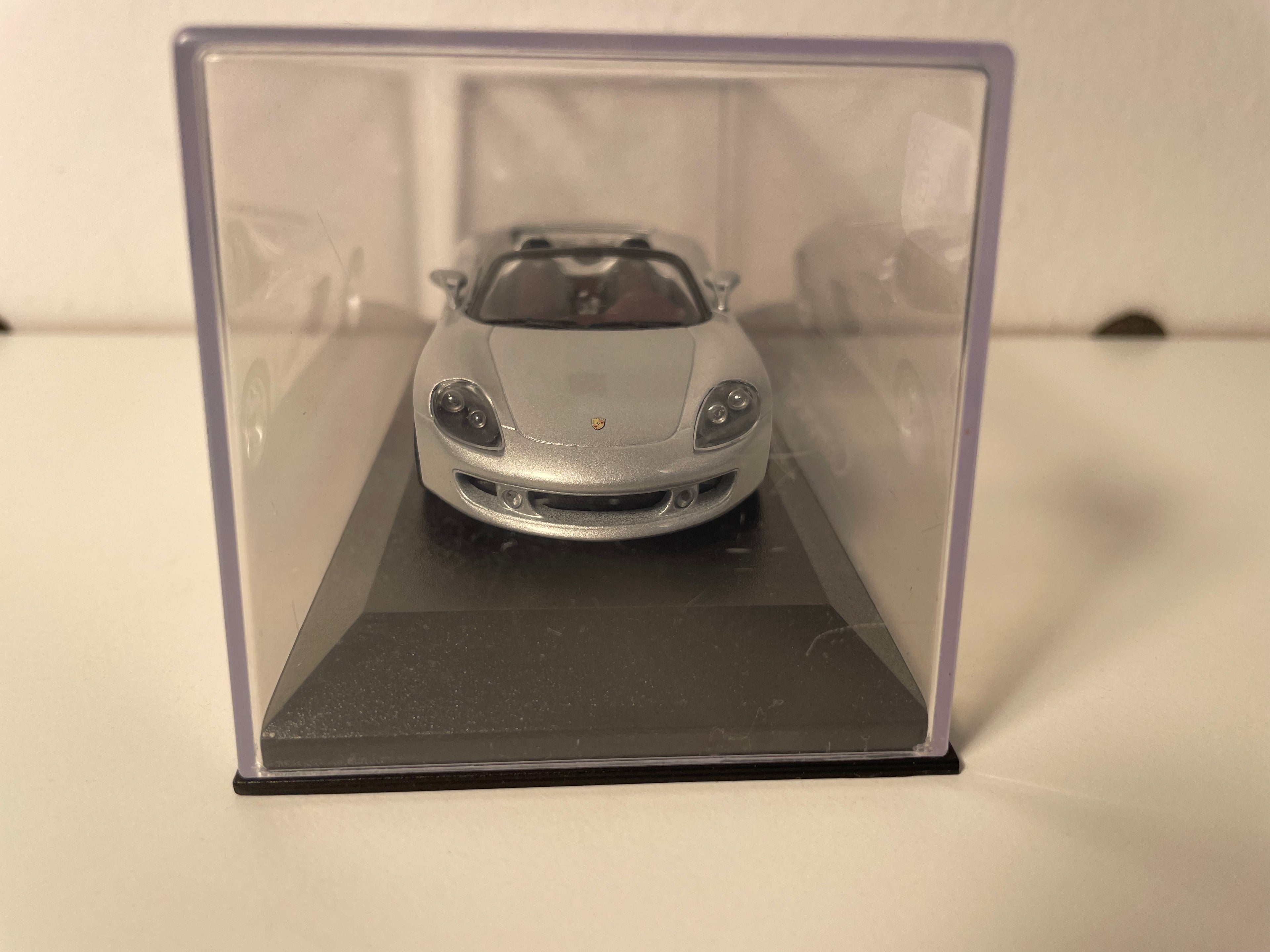 Porsche Carrera GT grise (MINICHAMPS)