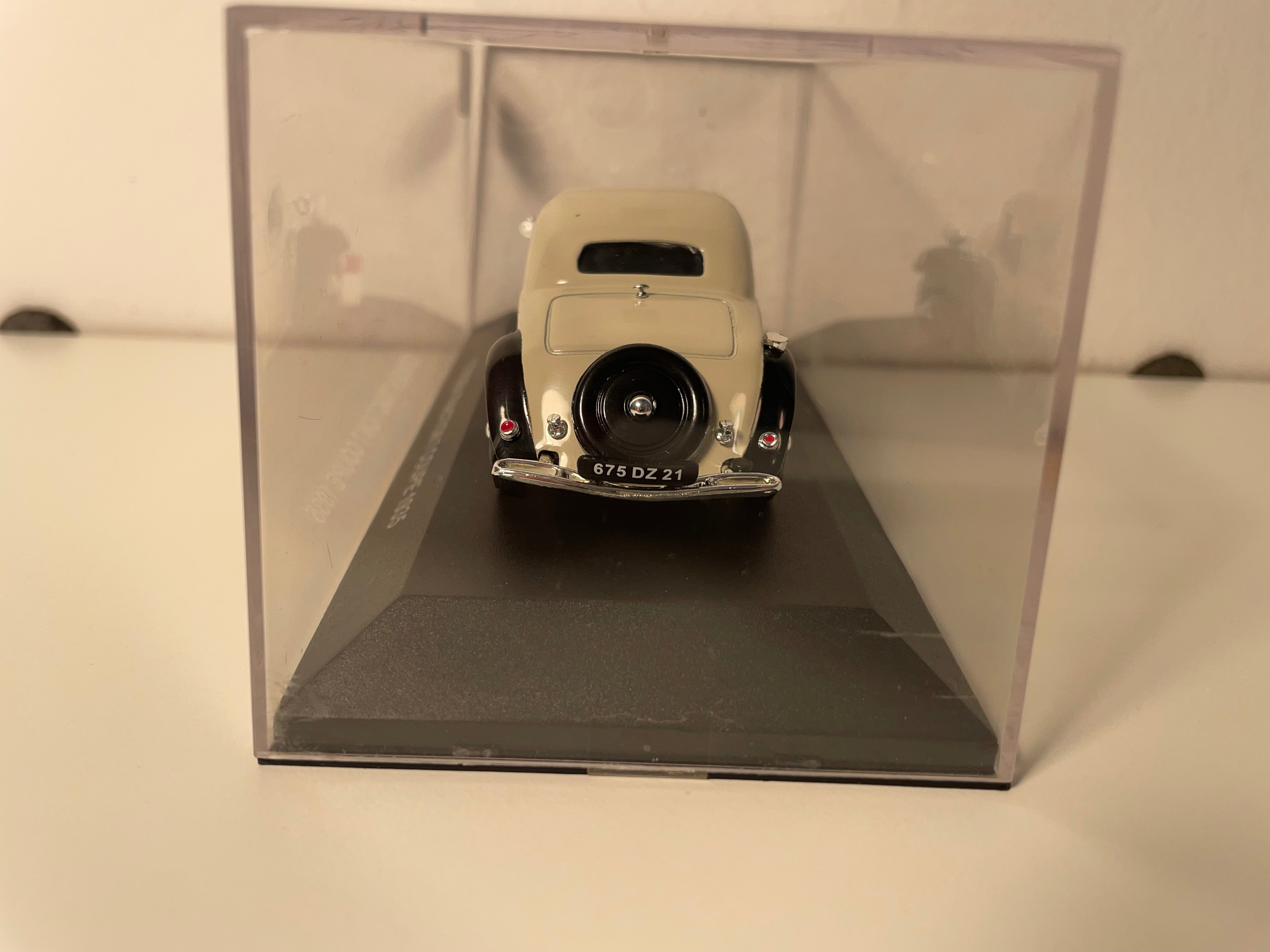 Citroën traction 7 coupé marron et noire de 1935 - NOSTALGIE