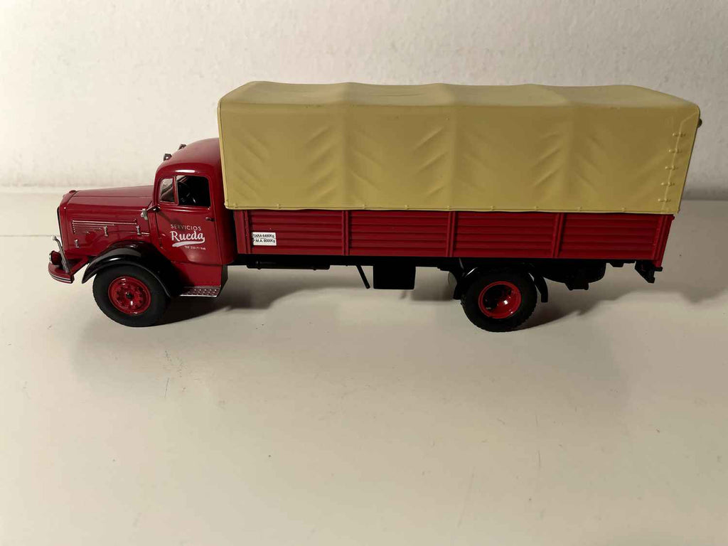 Camion rosso Mercedes-Benz L325 FRG del 1957 con telone beige (scritta RUEDA sulla portiera)