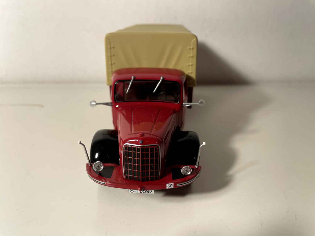 Camion rosso Mercedes-Benz L325 FRG del 1957 con telone beige (scritta RUEDA sulla portiera)