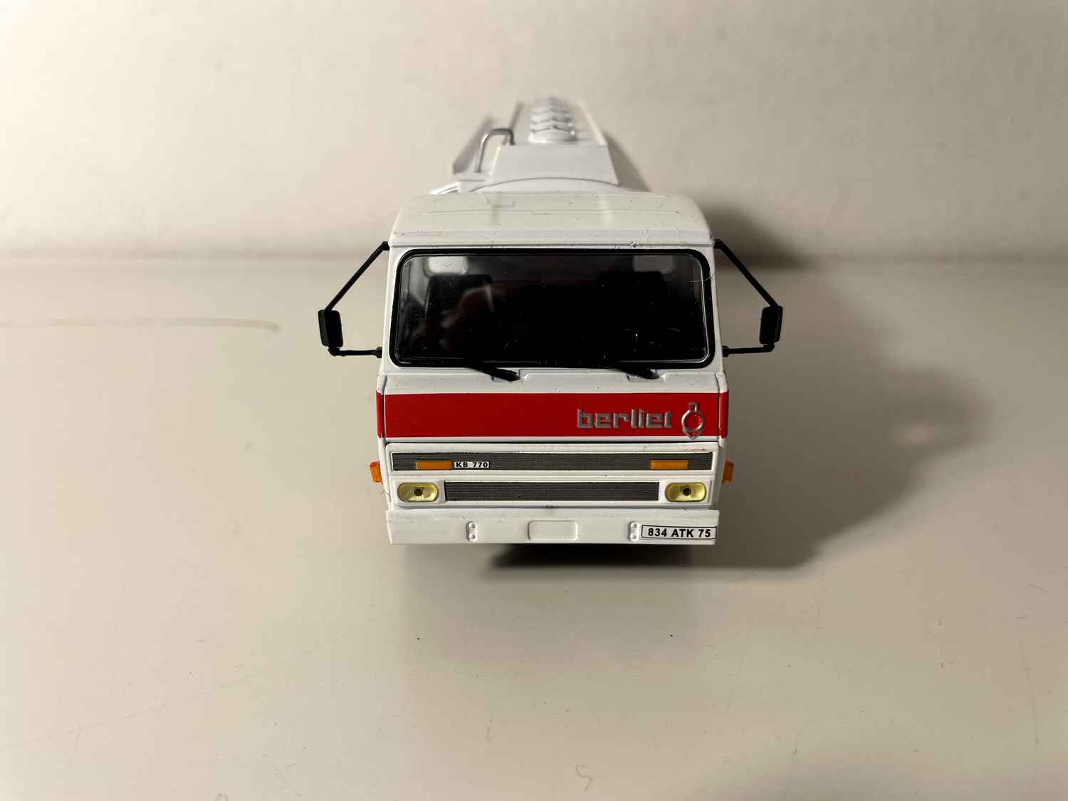 Camion BERLIET KB770 de 1976 citerne essence ELF - ANTAR