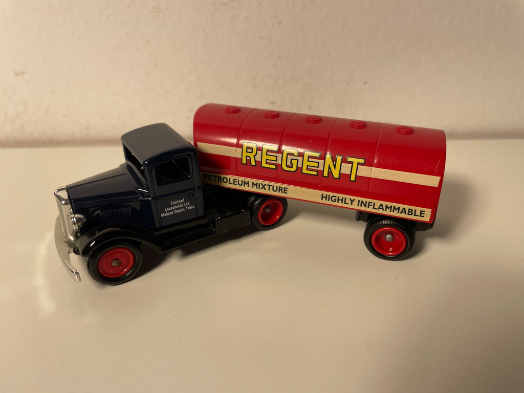 Camion semi-remorque FORD Regent Pétrol - collection DAYS-GONE (Echelle: ?)