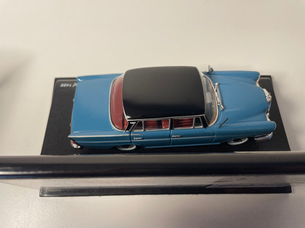 Mercedes-Benz 220 SE Saloon bleue et toit noir - VITESSE