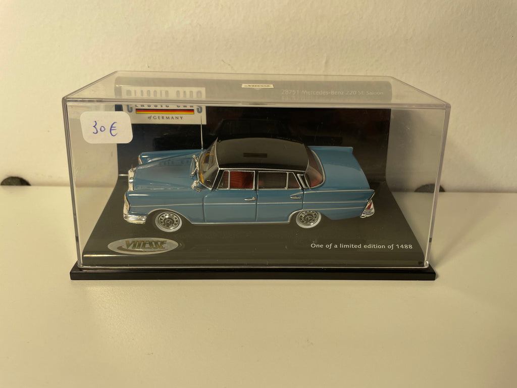 Mercedes-Benz 220 SE Saloon bleue et toit noir - VITESSE