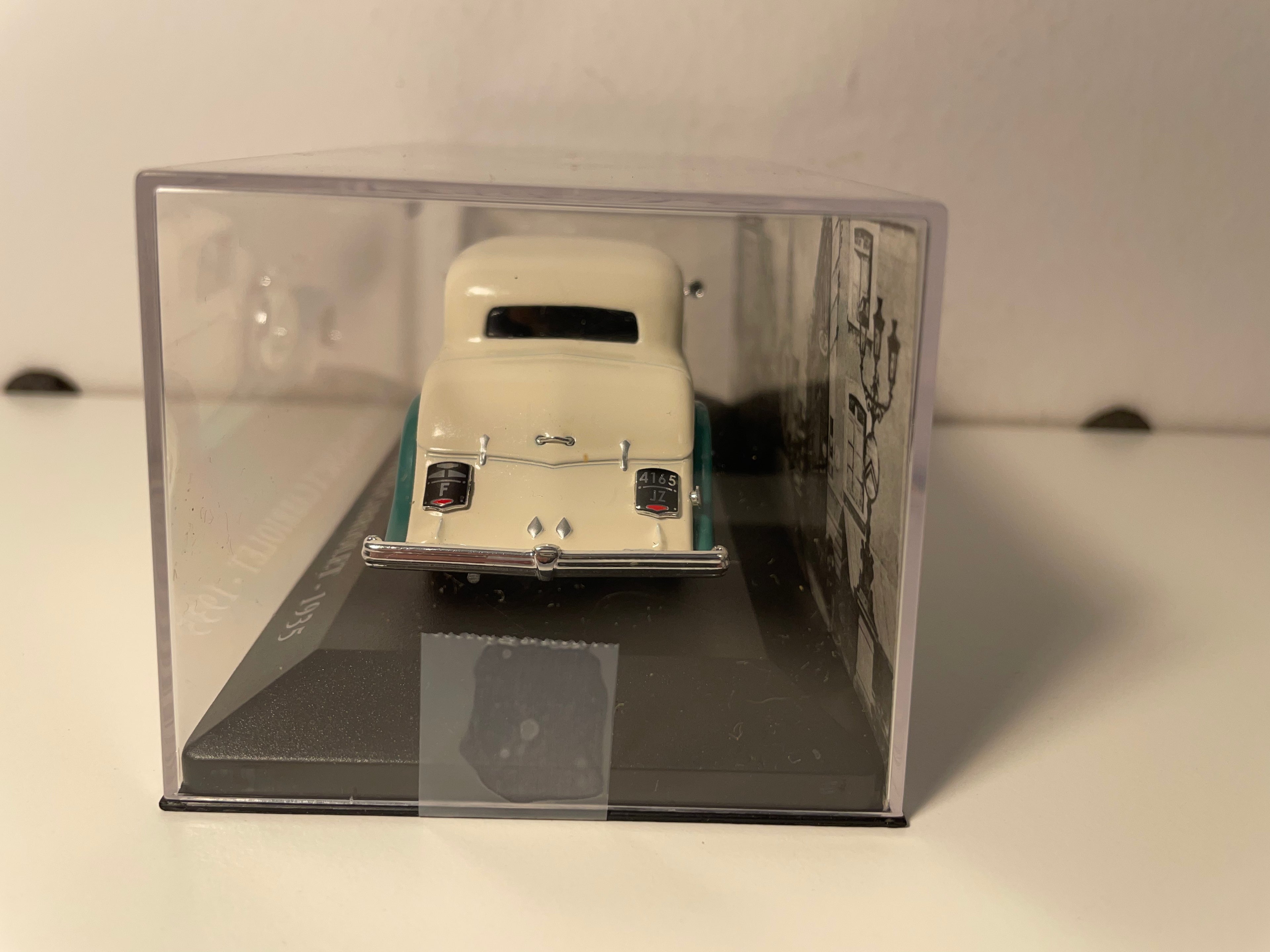 Panhard 6 CS Imitatiouns-Cabriolet gréng a crème vun 1935