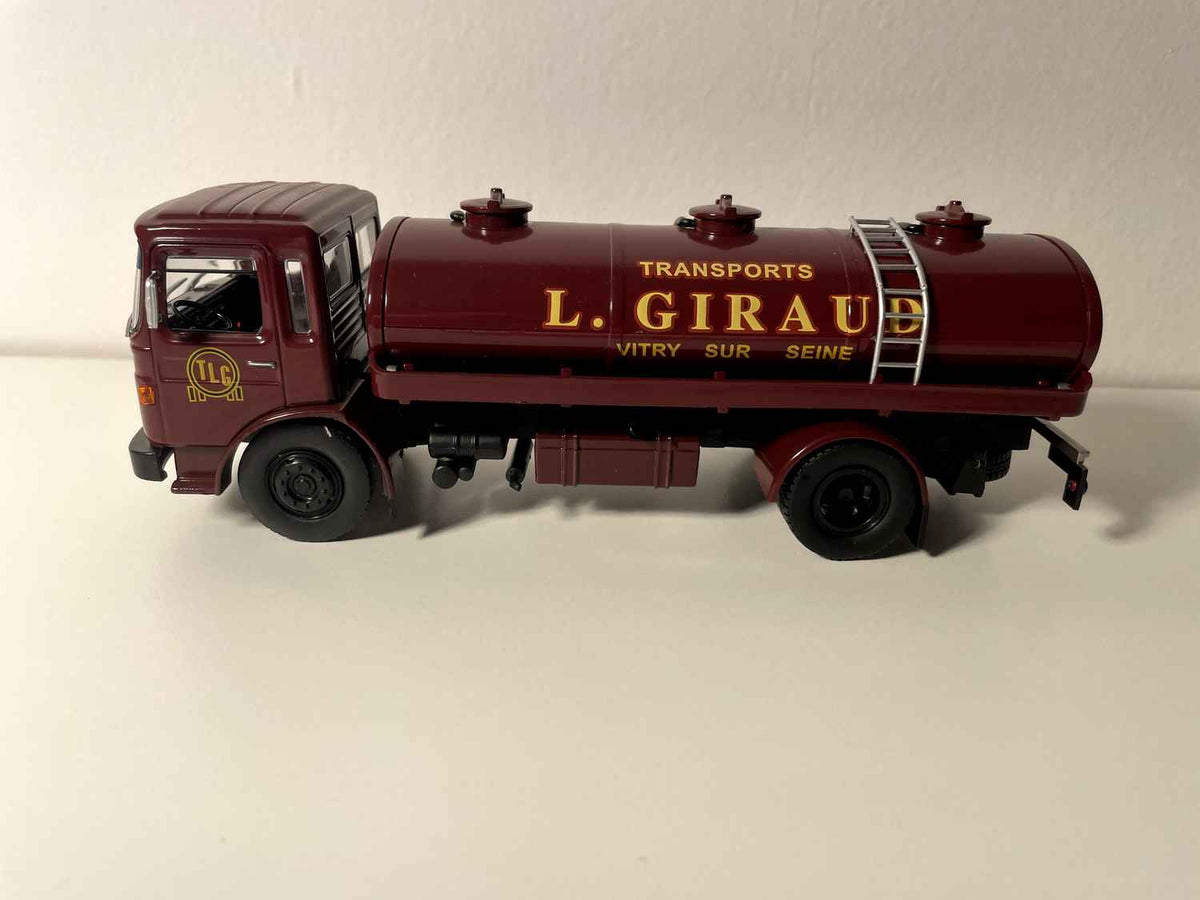 Saviem SM 170 truck, 860 cabin, from 1972, food tanker (L. GIRAUD transport)