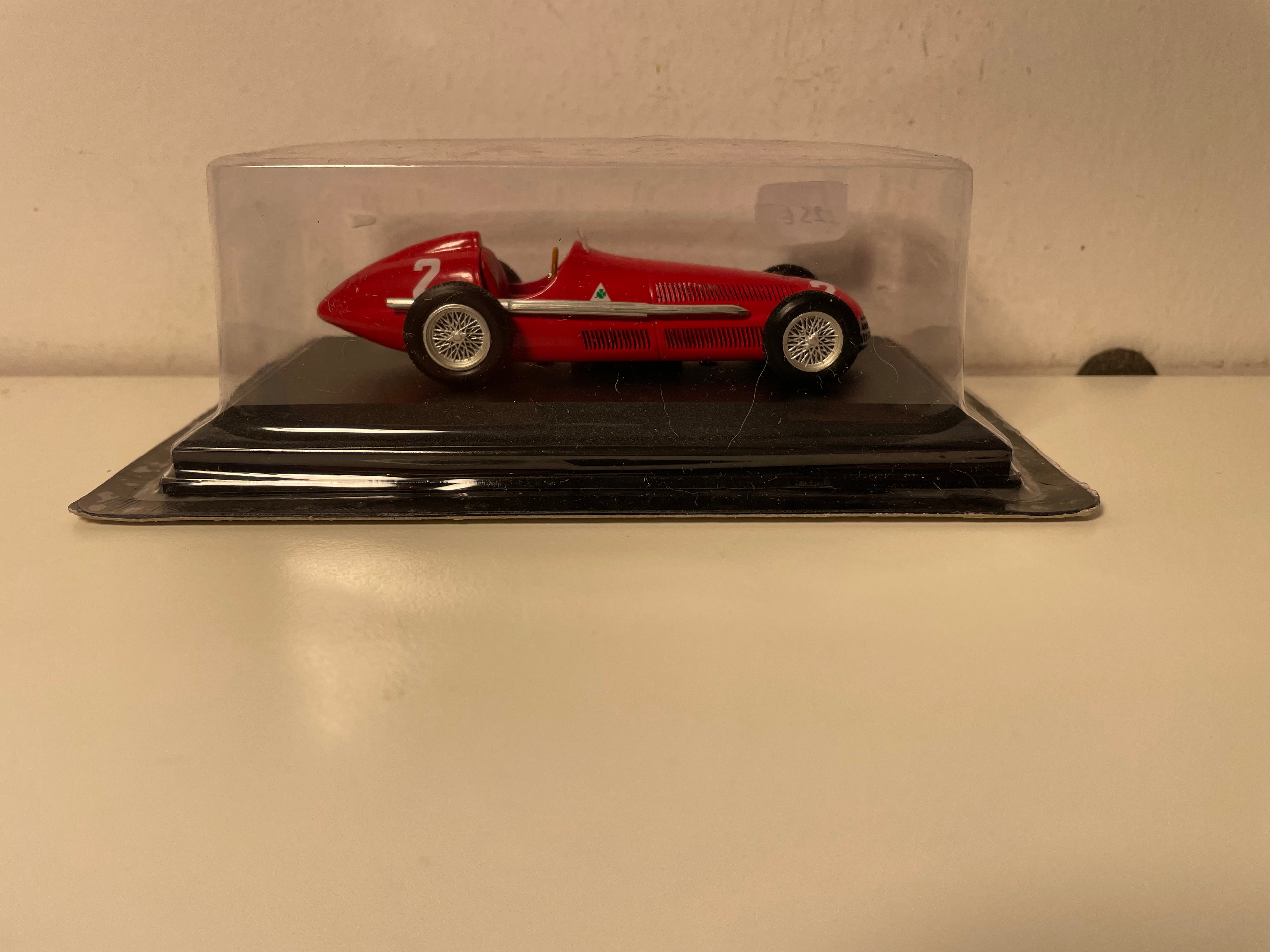 Alfa Roméo 158 czerwony numer 2 Formuła 1 z 1950 roku