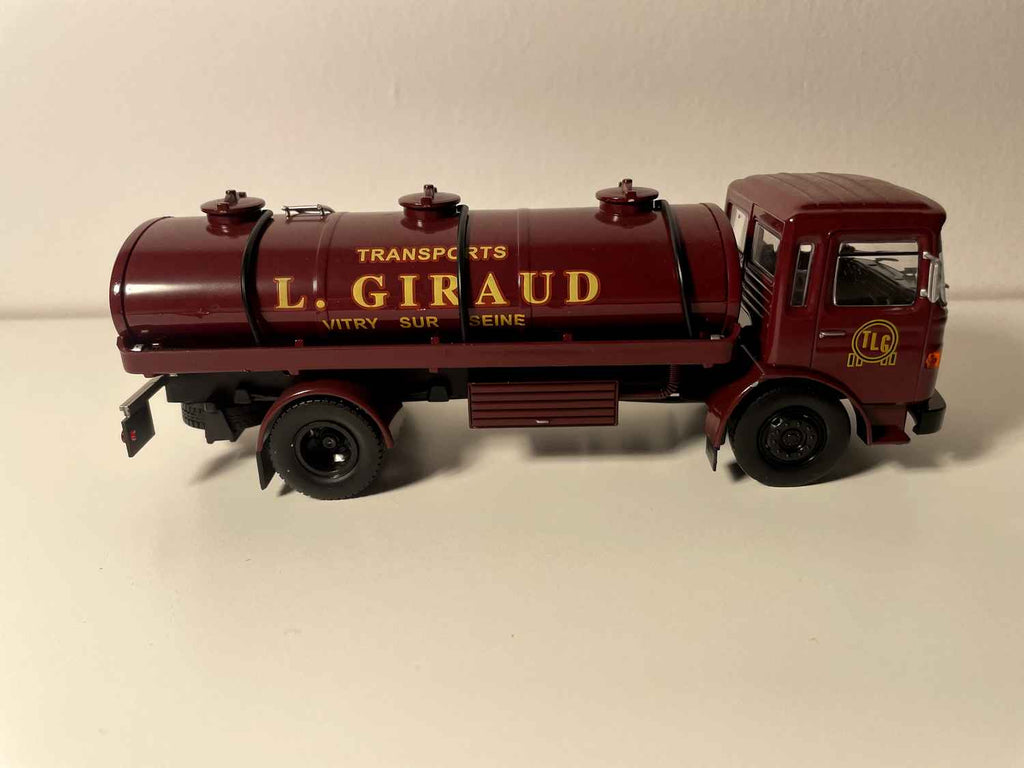 Saviem SM 170 truck, 860 cabin, from 1972, food tanker (L. GIRAUD transport)