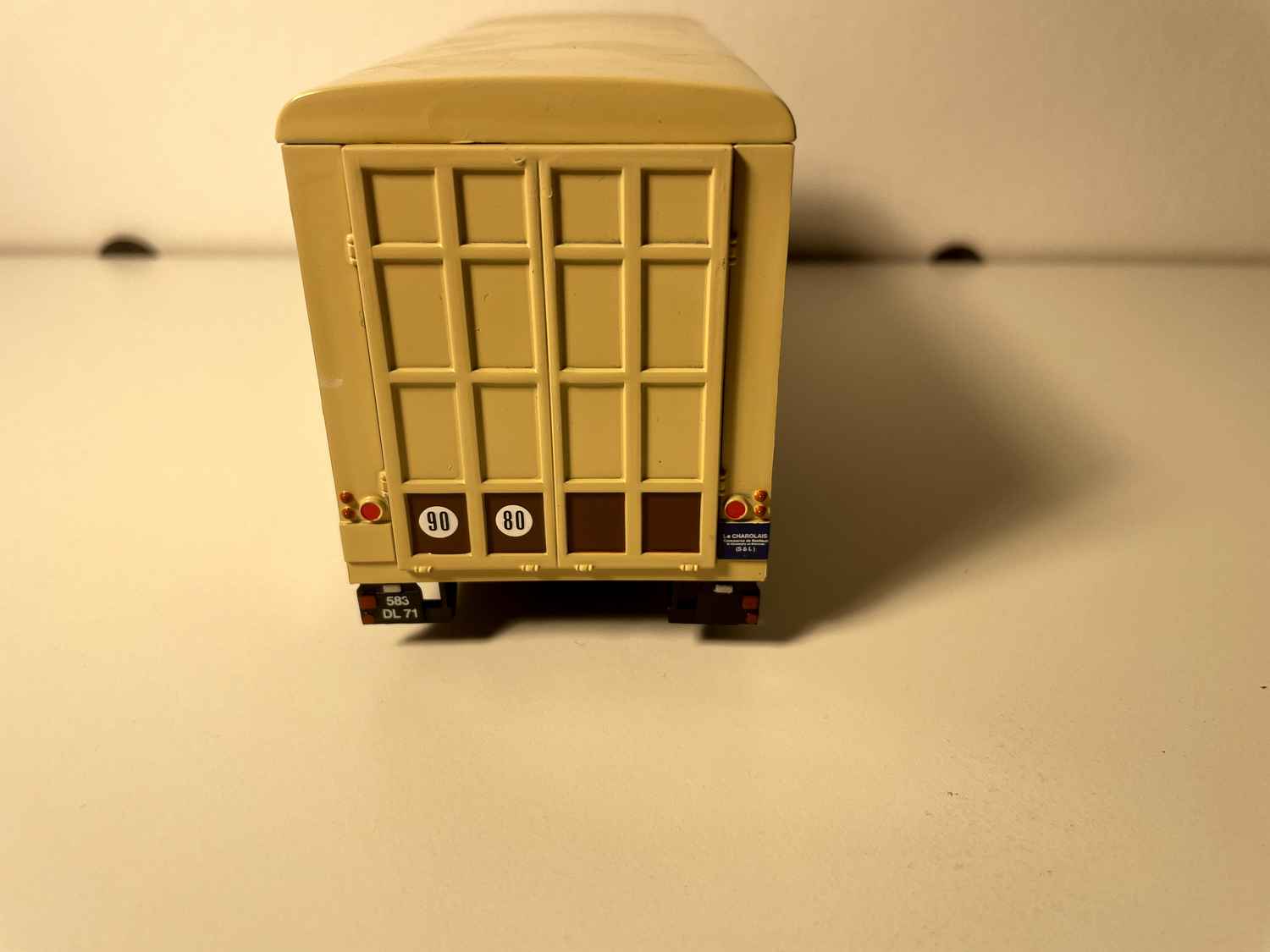 UNIC PUYMORENS ZU 66 TB 1691 long animals truck (2 colors of brown)