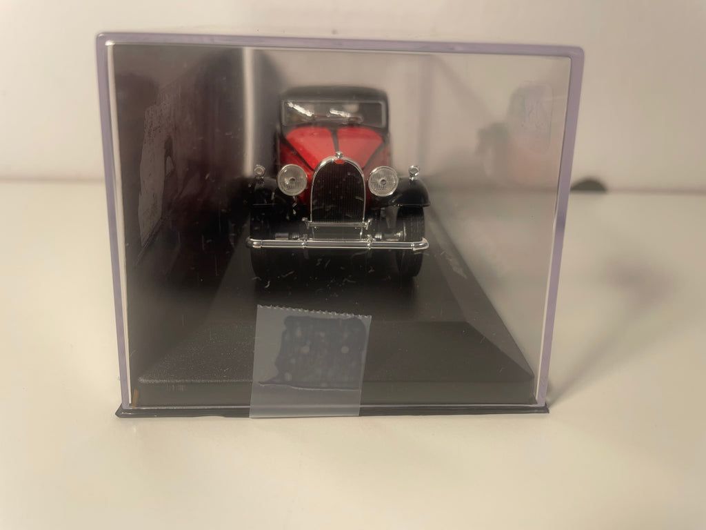 Bugatti Type 50 nera e rossa del 1932